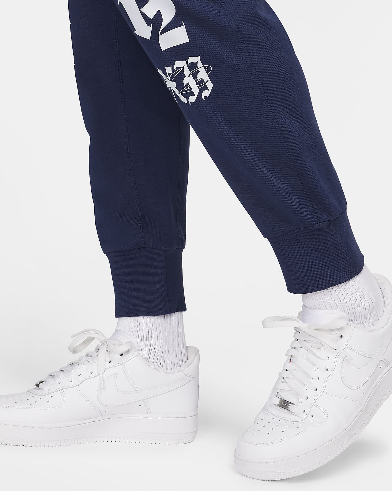 nike basketball standard issue joggers