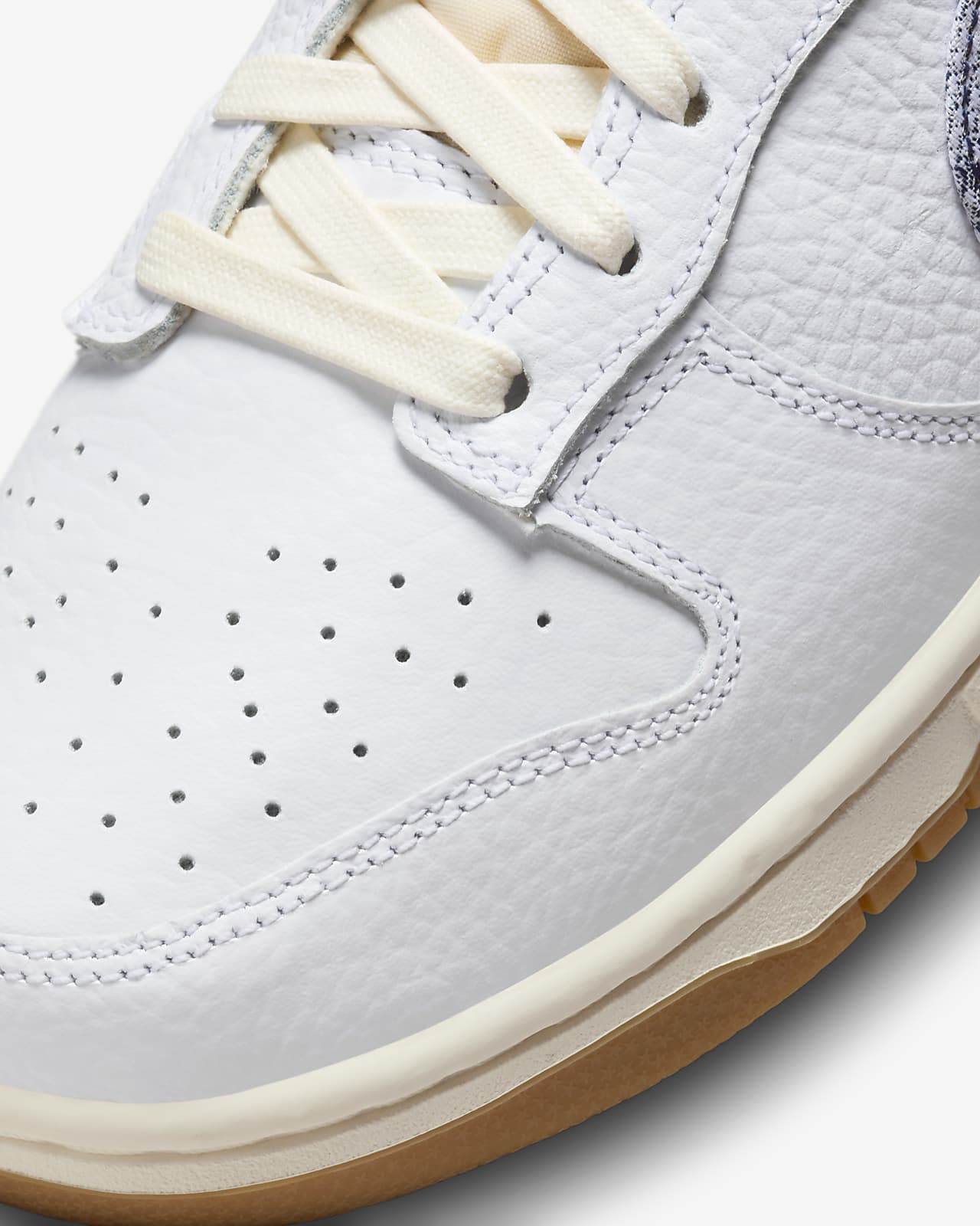 NIKE SB DUNK LOW WHITE GUM 2023