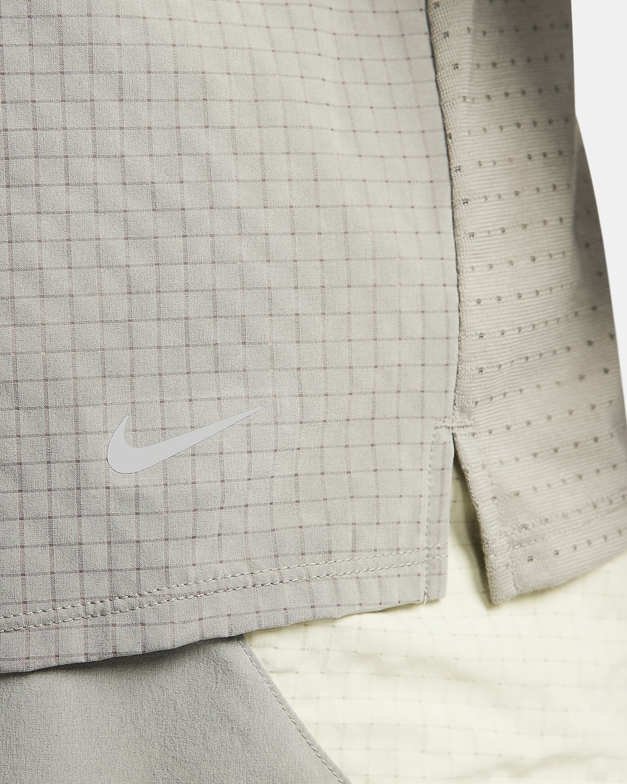 Manga solar Nike con tecnología DRI-FIT, color blanco para hombre, talla  mediana/grande. : : Deportes y Aire Libre