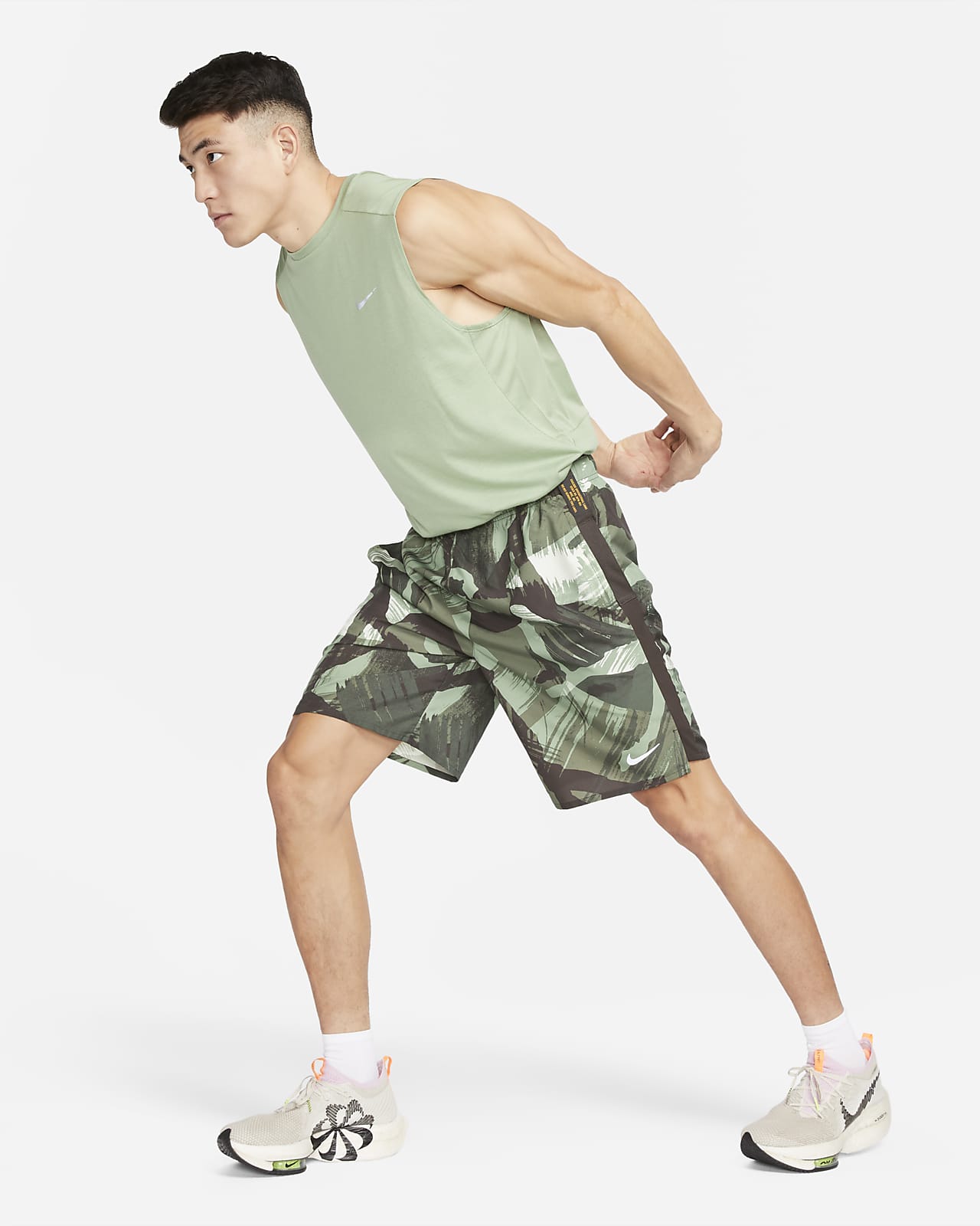 Real Poderoso cargando Nike Dri-FIT Run Division Rise 365 Men's Running Tank. Nike.com