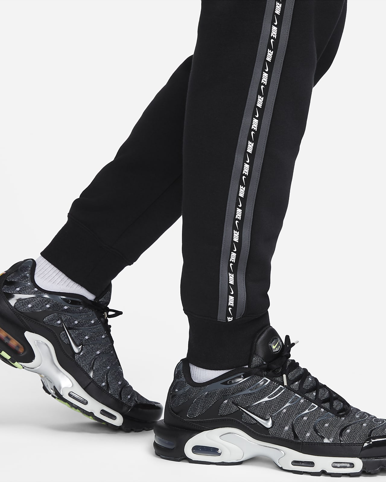 mens nike cargo trousers
