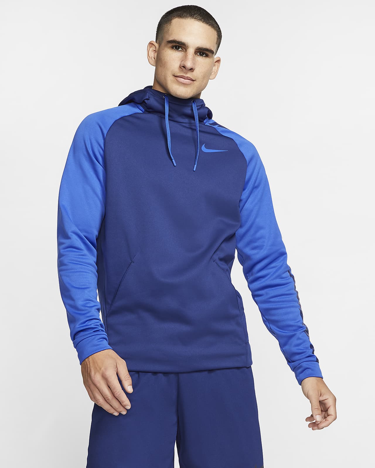 nike therma modern hoodie