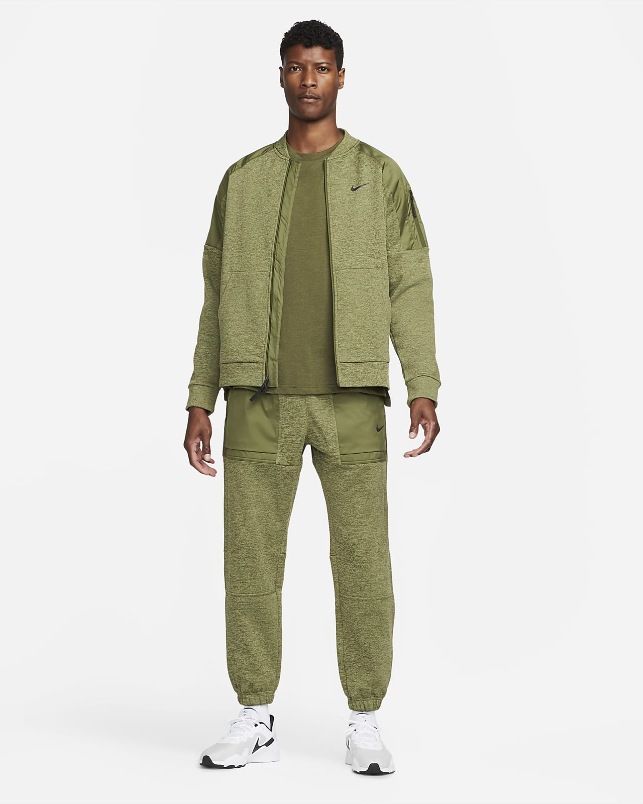 Nike Therma-FIT Fitnessbroek met taps toelopend design voor heren. Nike BE