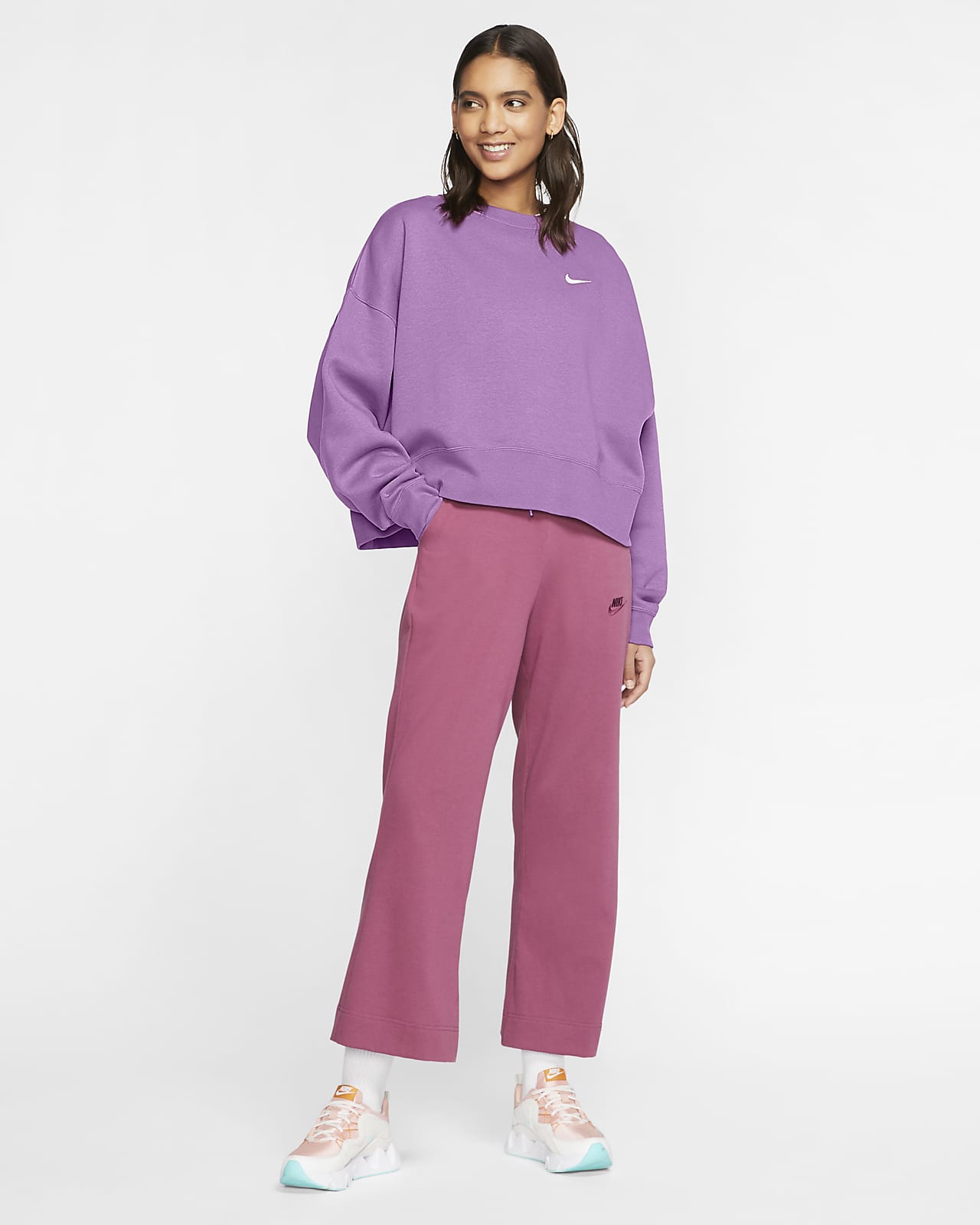 nike essential crew