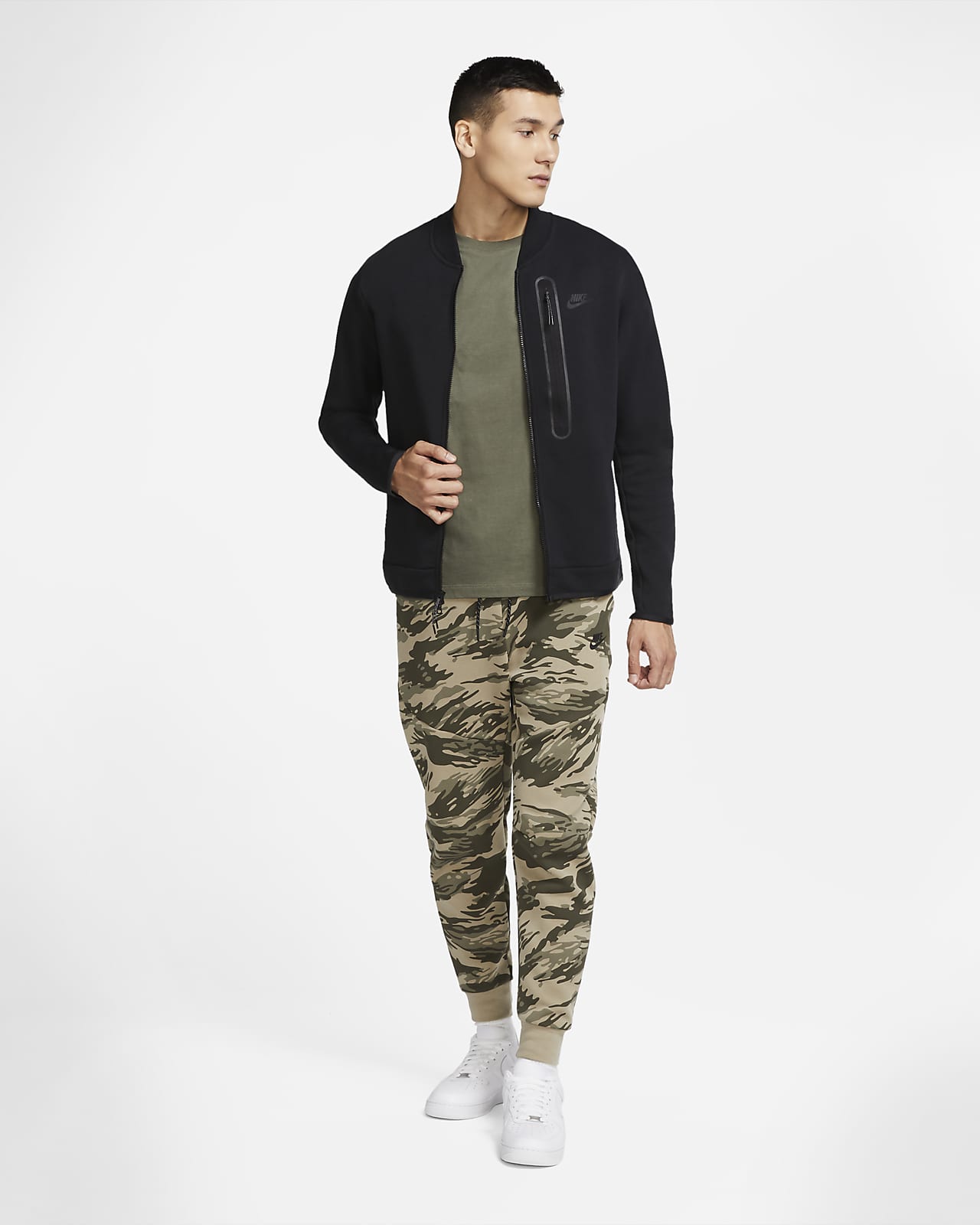 Nike Sportswear Tech Fleece bomberjakke til herre. Nike NO Nike Sportswear Tech Fleece bomberjakke til herre. Nike NO