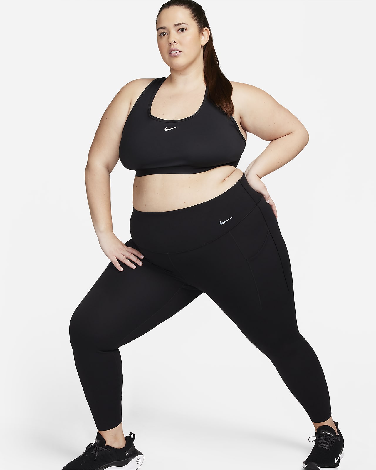 Leggings a 7/8 de cintura subida e suporte médio com bolsos Nike Universa para mulher (tamanhos grandes)