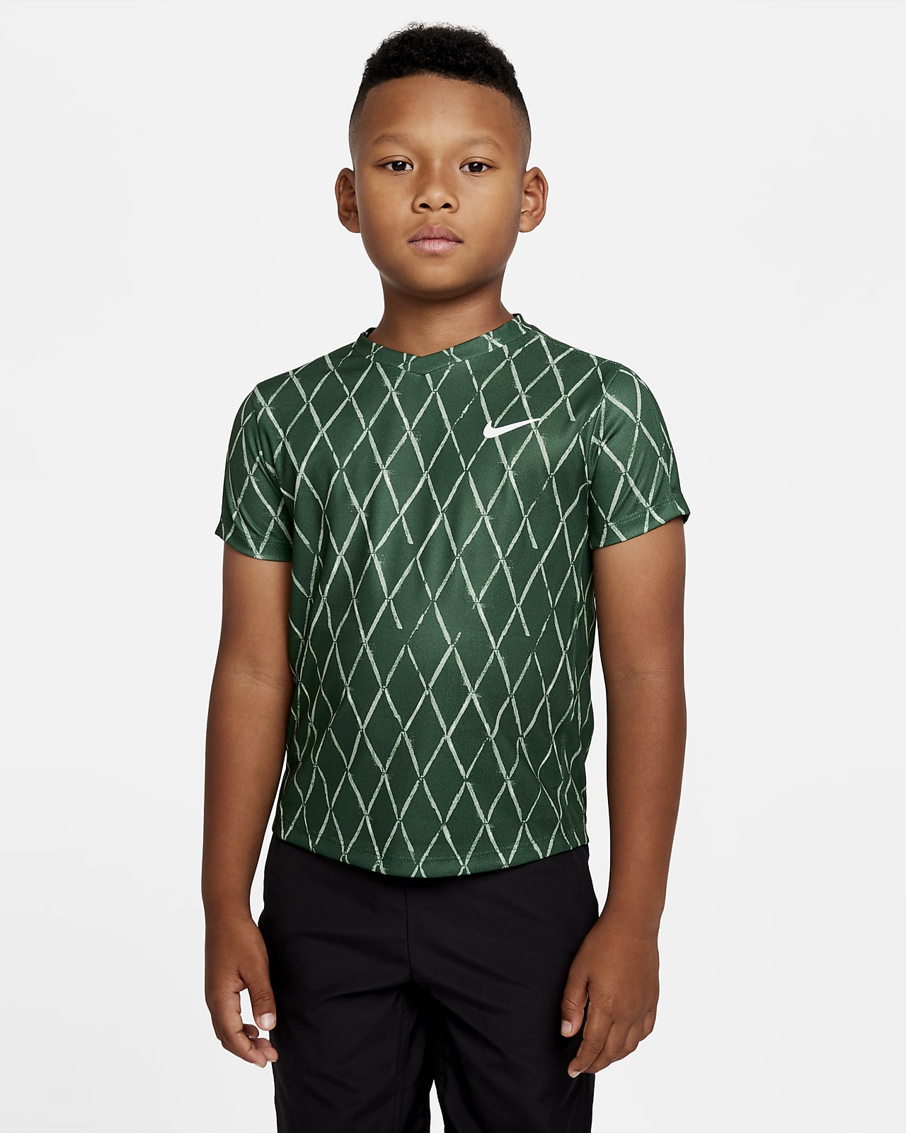 NikeCourt Dri-FIT Victory Tennistop met print voor jongens. Nike BE