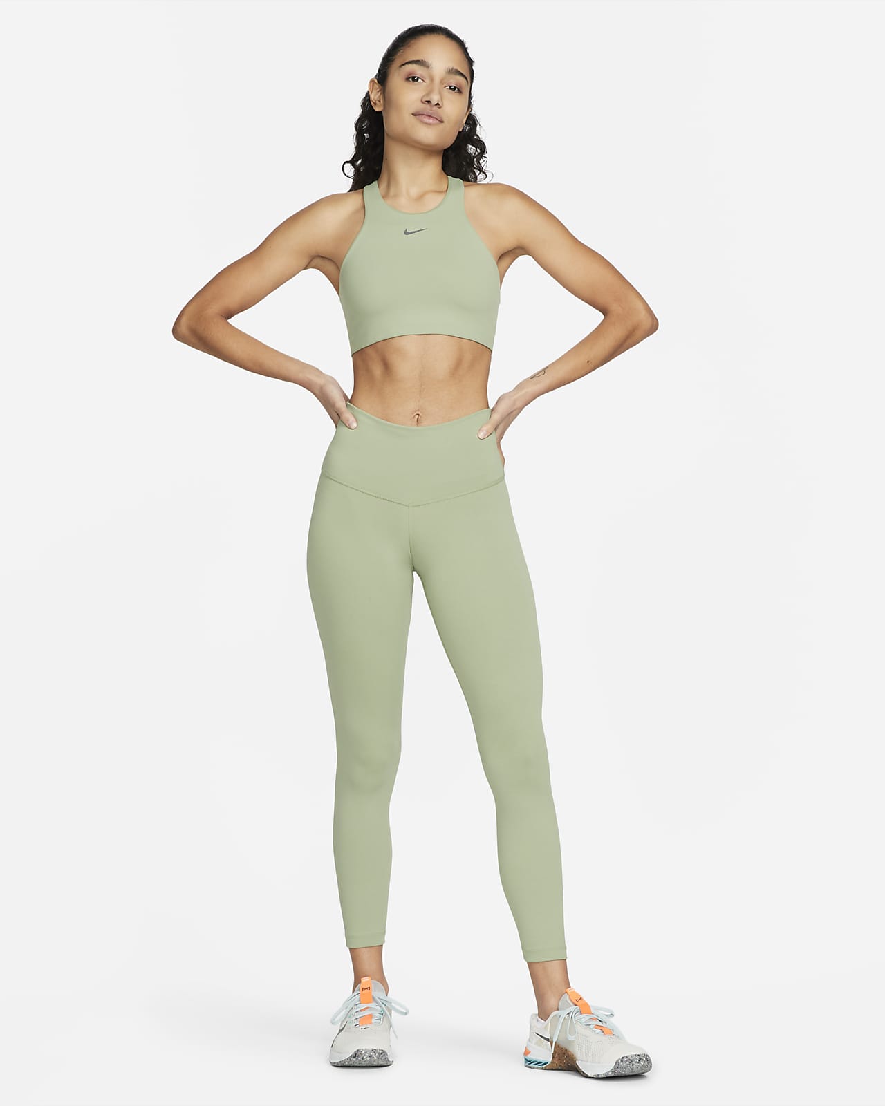 Bra deportivo de media sujeción con cuello alto para mujer Nike Yoga  Dri-FIT Swoosh. Nike.com