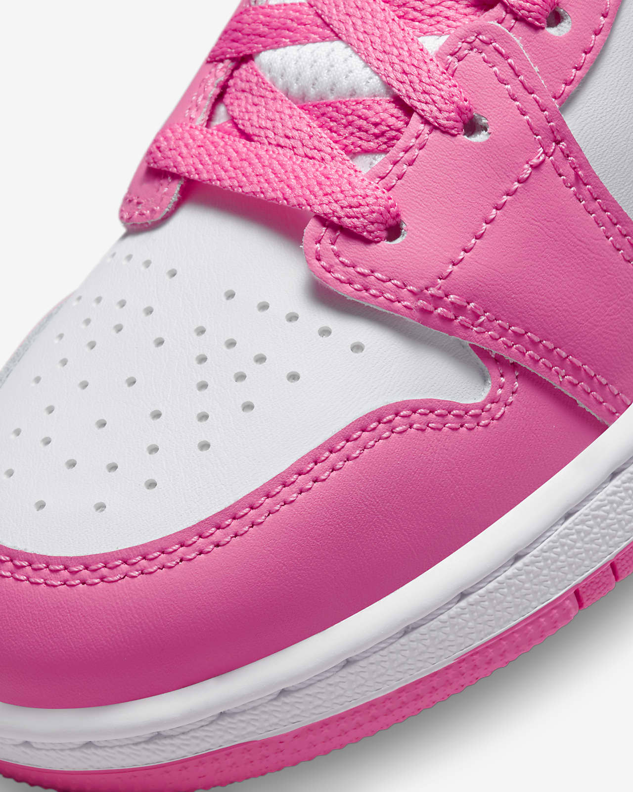 Air Jordan 1 Mid Older Kids' Shoes. Nike AE