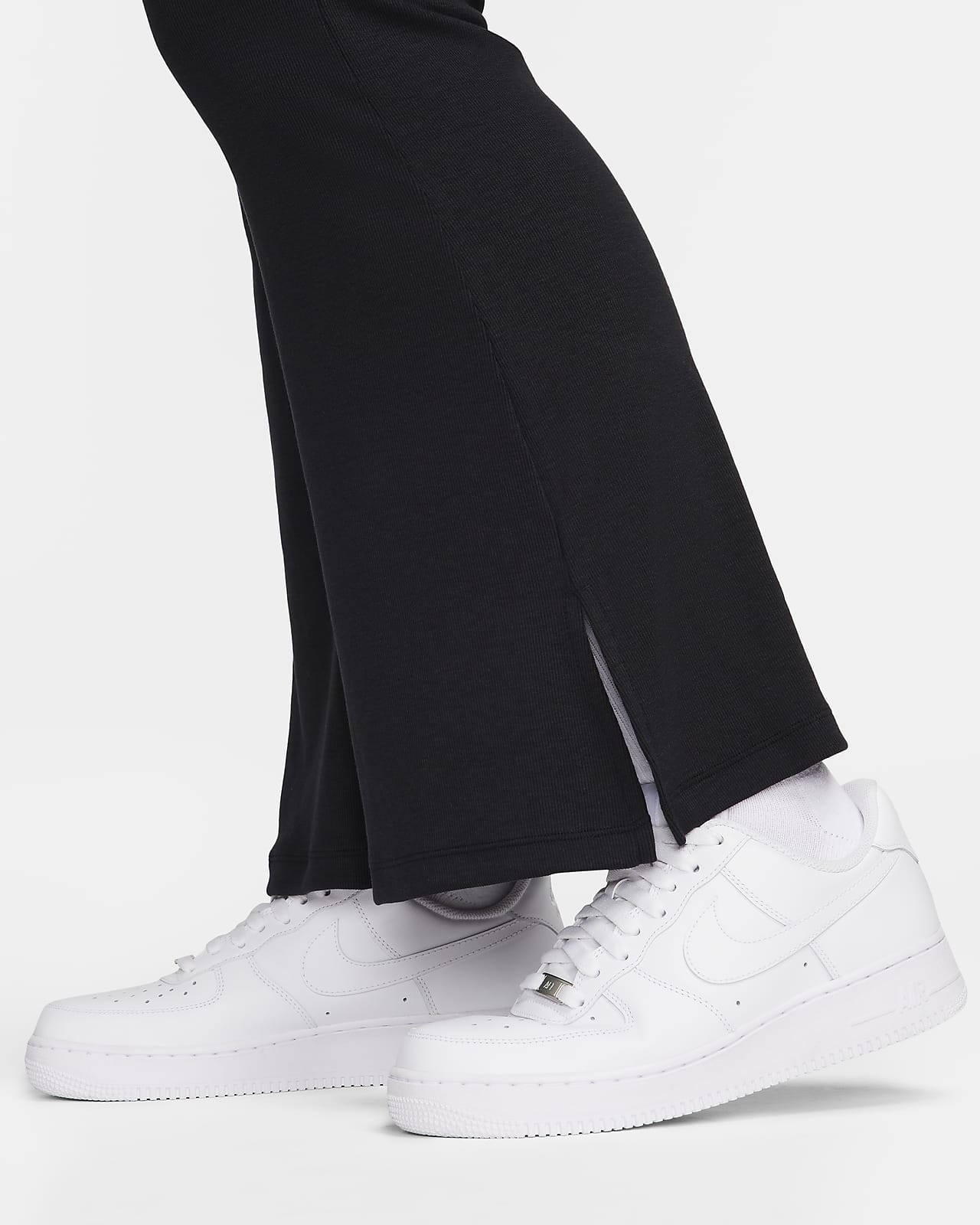 Leggings acampanados de tela de minicanalé ajustados para mujer Nike  Sportswear Chill Knit