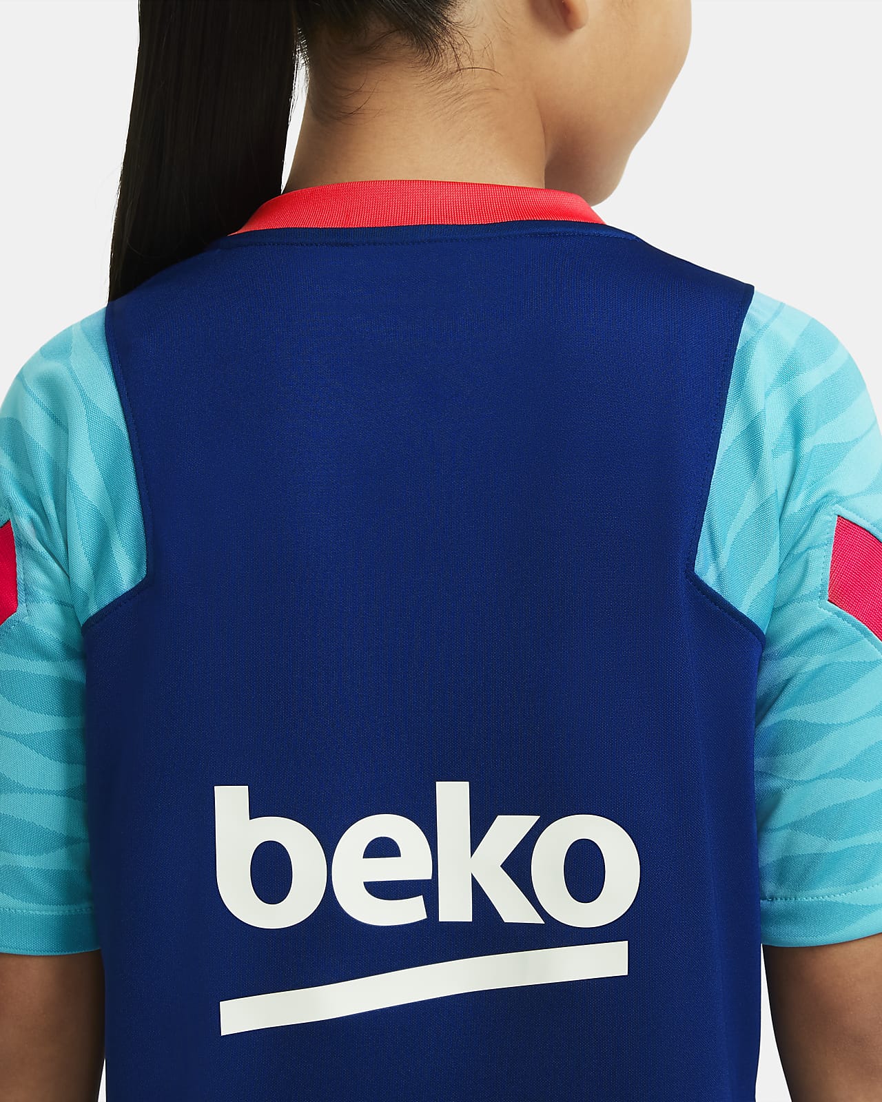 FC Barcelona Strike Older Kids' Short-Sleeve Football Top. Nike SA