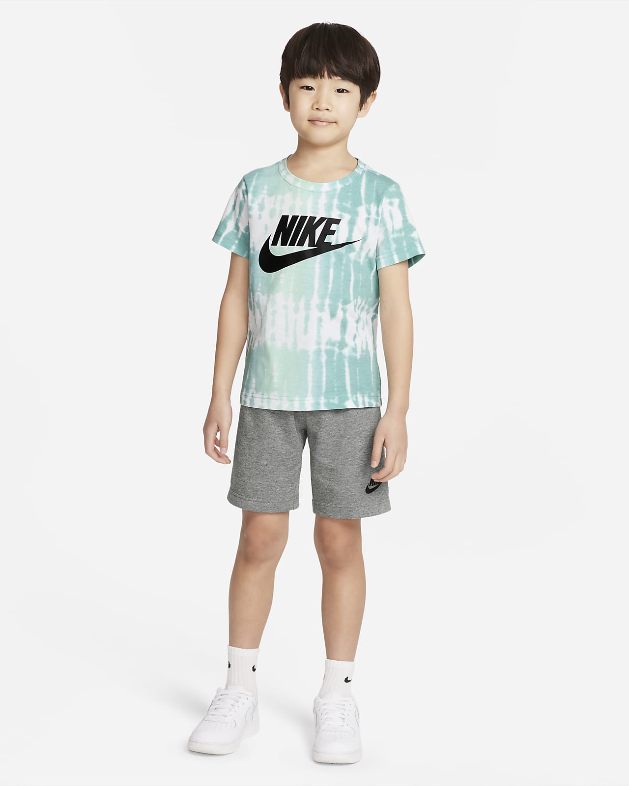 Conjunto de playera y shorts para talla pequeña Nike Sportswear. Nike .com