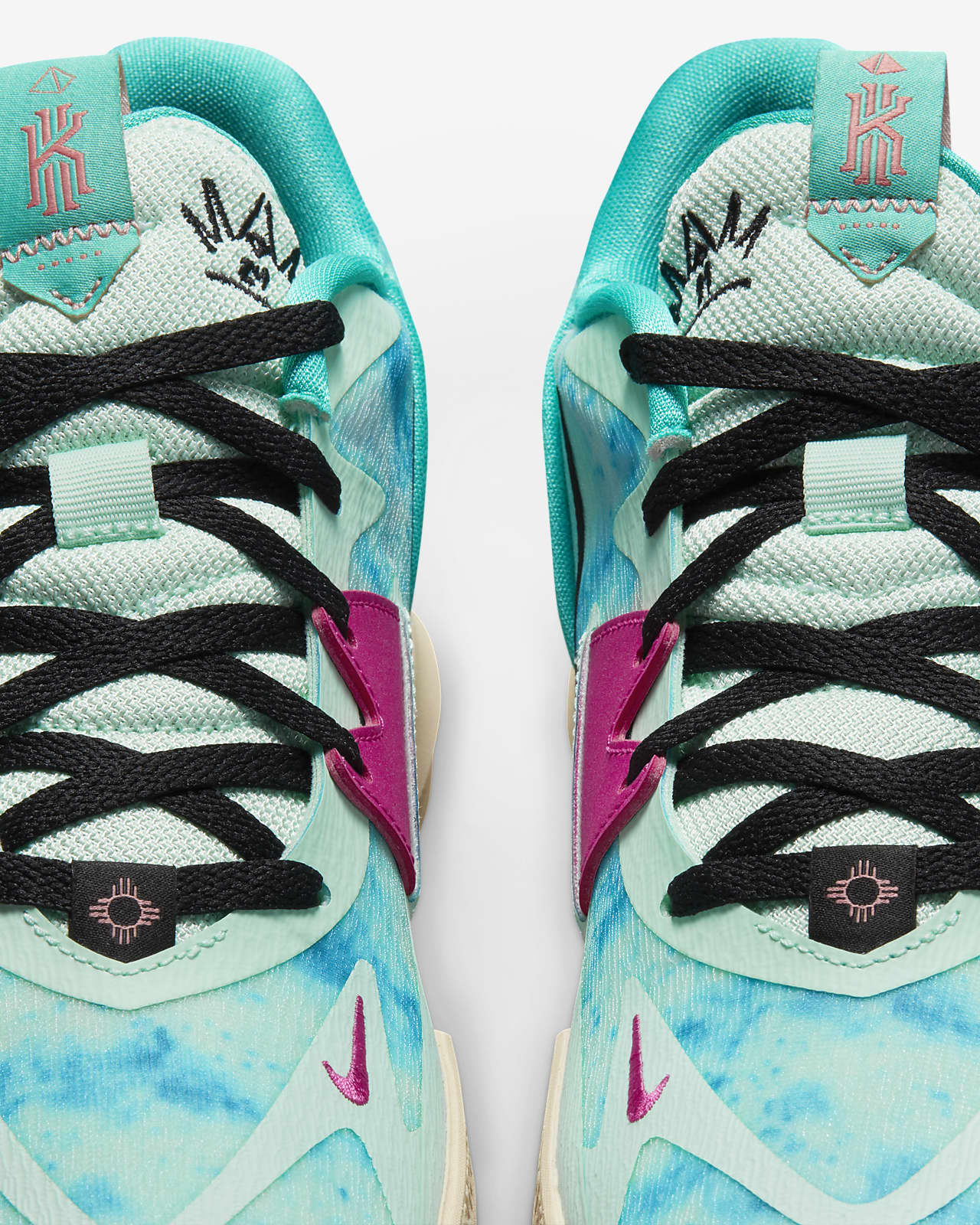 Scarpa da basket Kyrie Low 5 Community. Nike IT