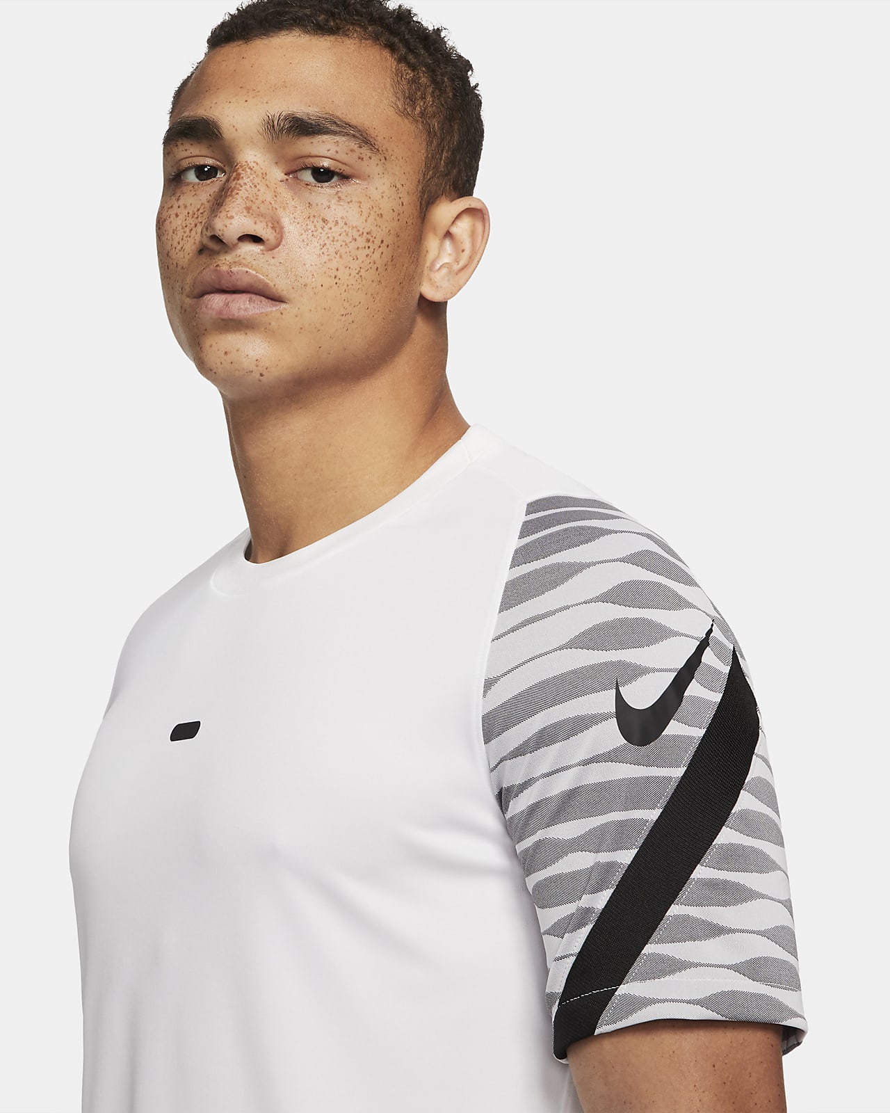 t shirt nike dri fit strike