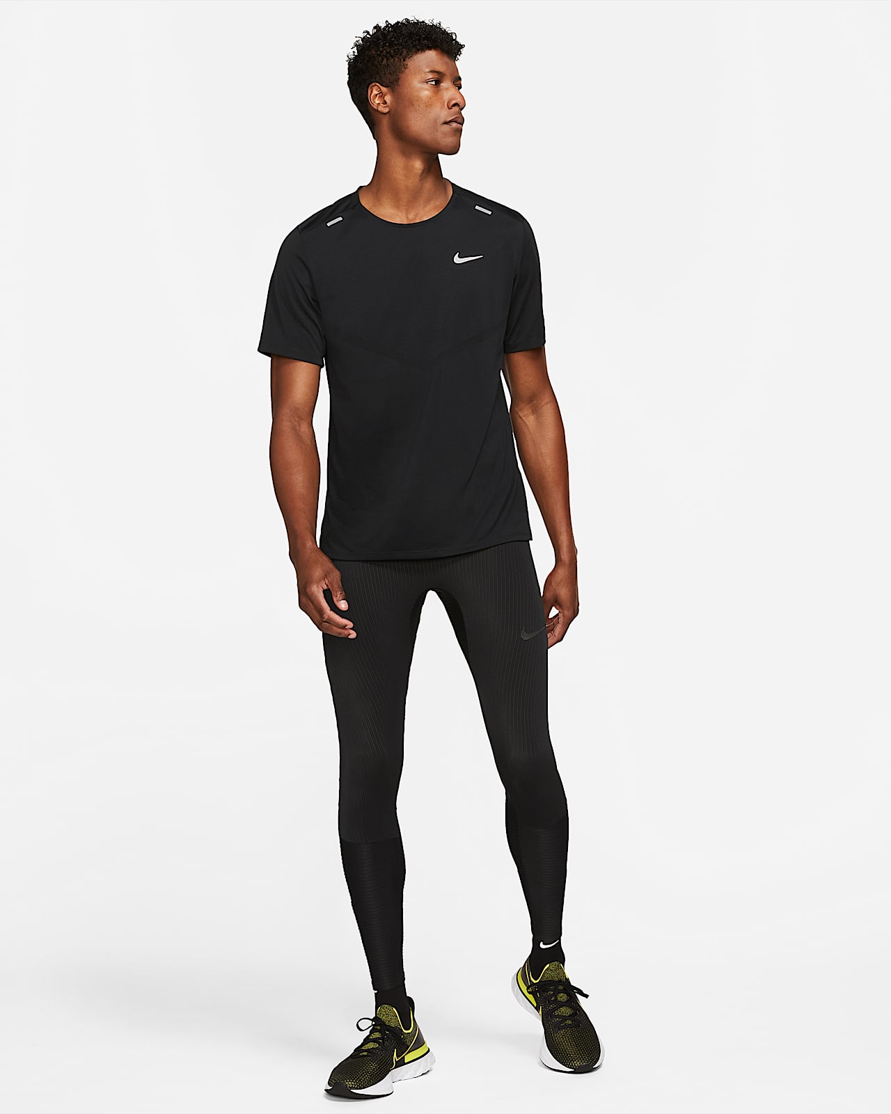 Nike Dri-FIT Rise 365 Men's Short-Sleeve Running Top. Nike GB