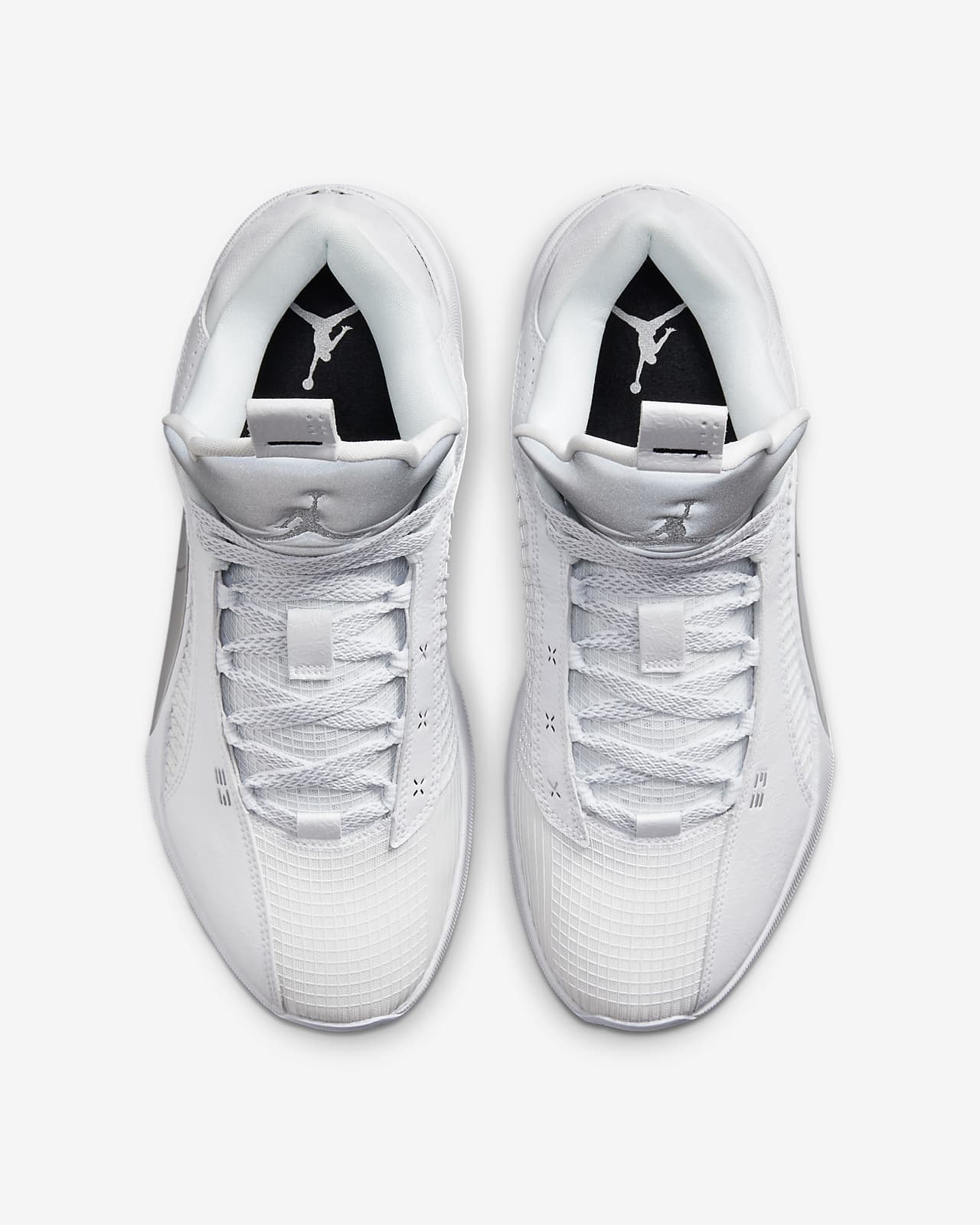 white low top nike basketball shoes
