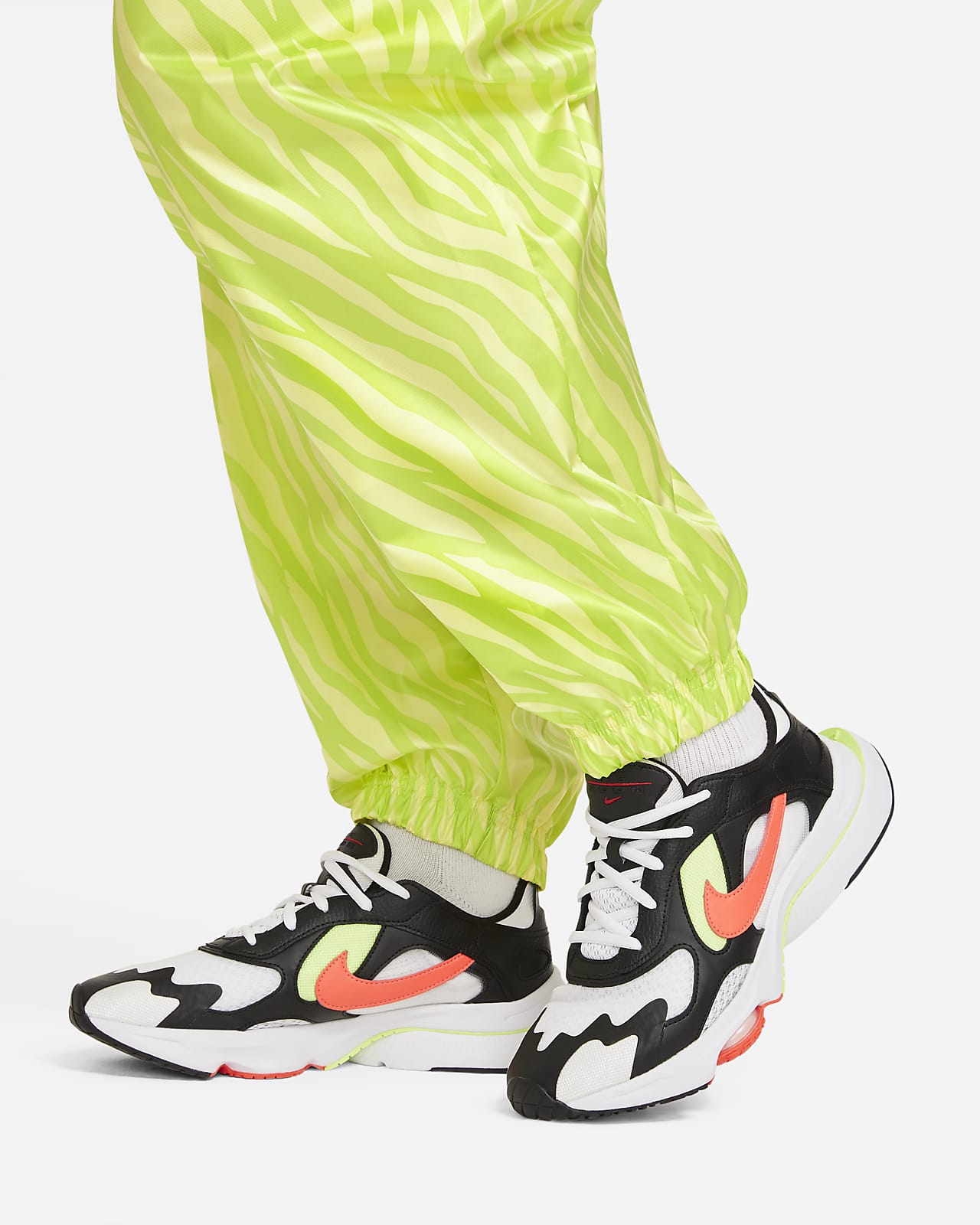 women's nike sportswear icon clash color block short