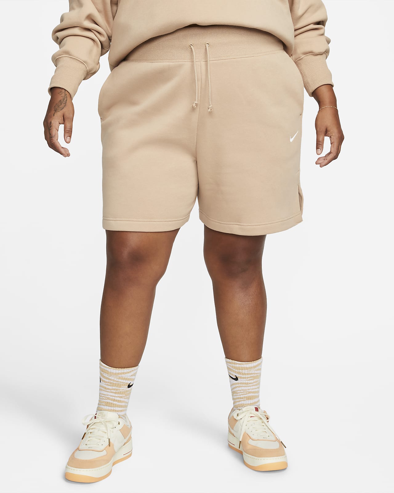 Nike Sportswear Phoenix Fleece shorts med høyt liv og ledig passform til dame (Plus Size)