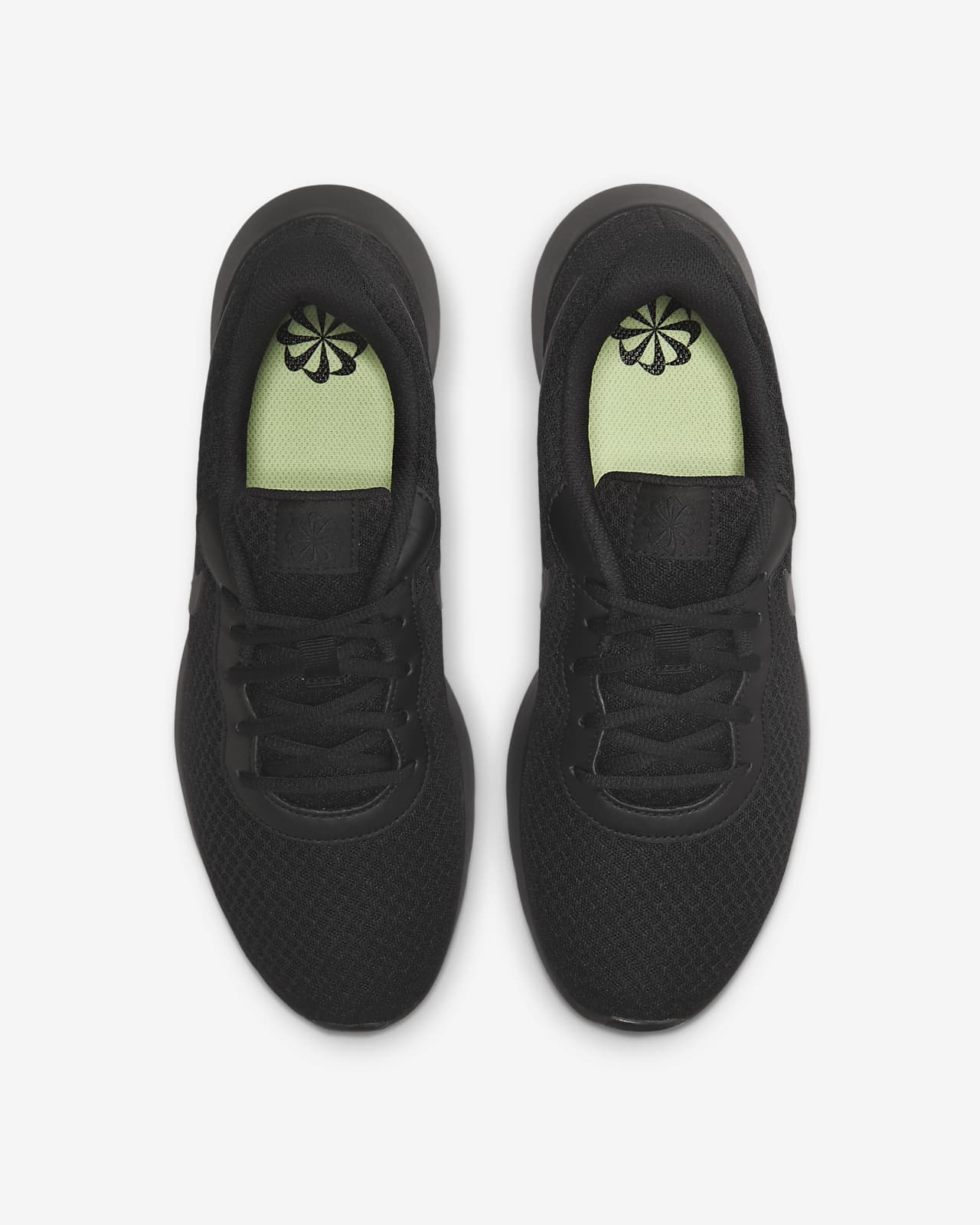 Nike tanjun store trainers black