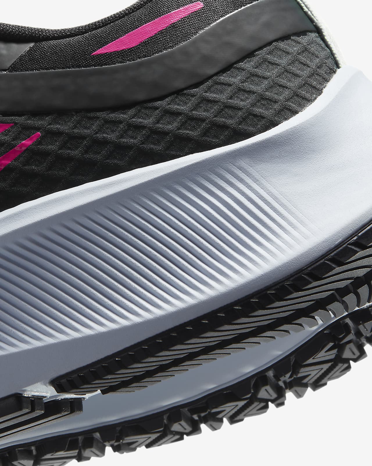 nike pegasus zoom shield