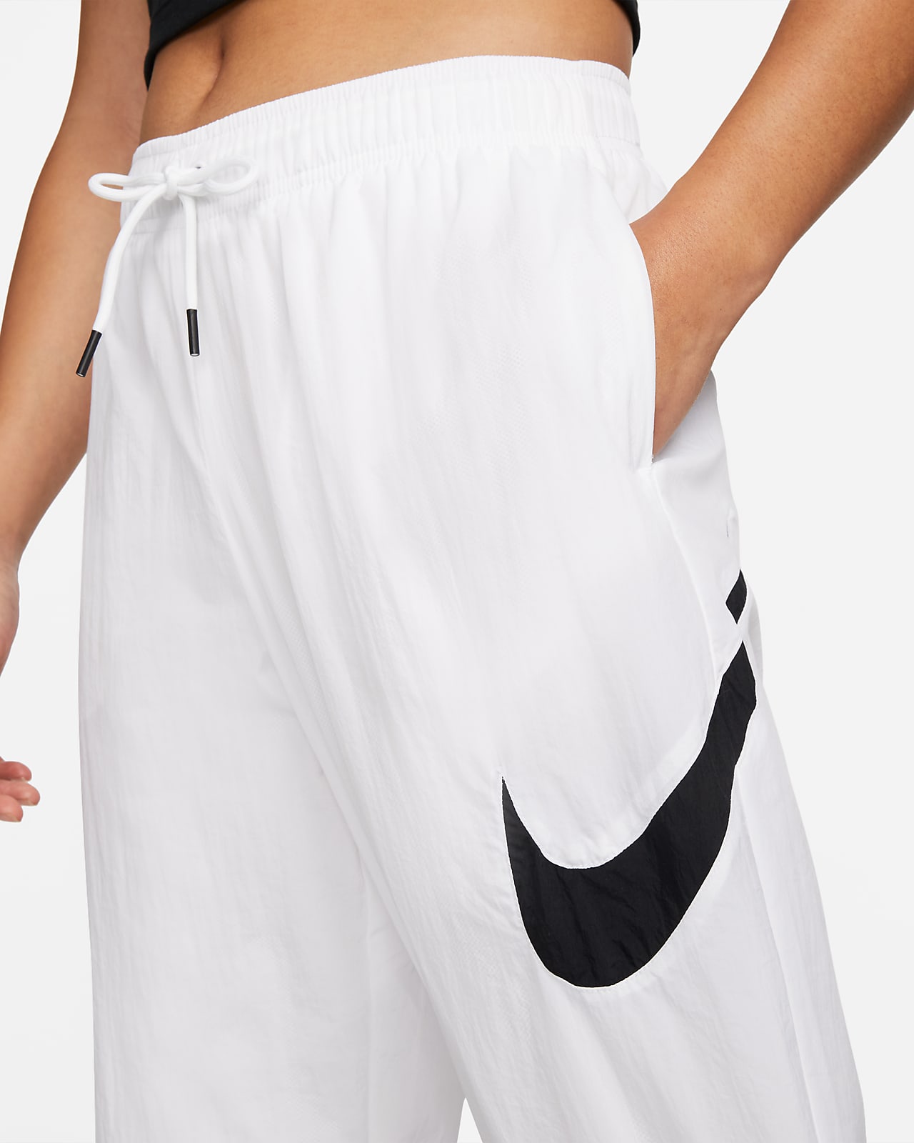 Nike Sportswear Essentials Women's Woven High-Rise Trousers. Nike VN