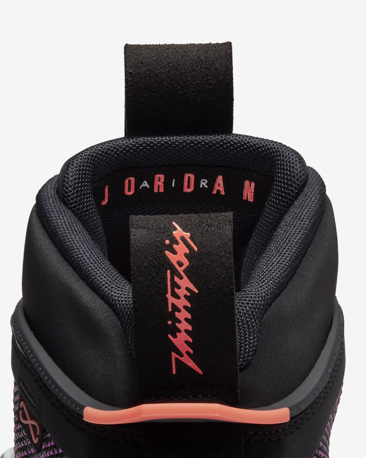 First Light' Basketball Shoes. Nike BG