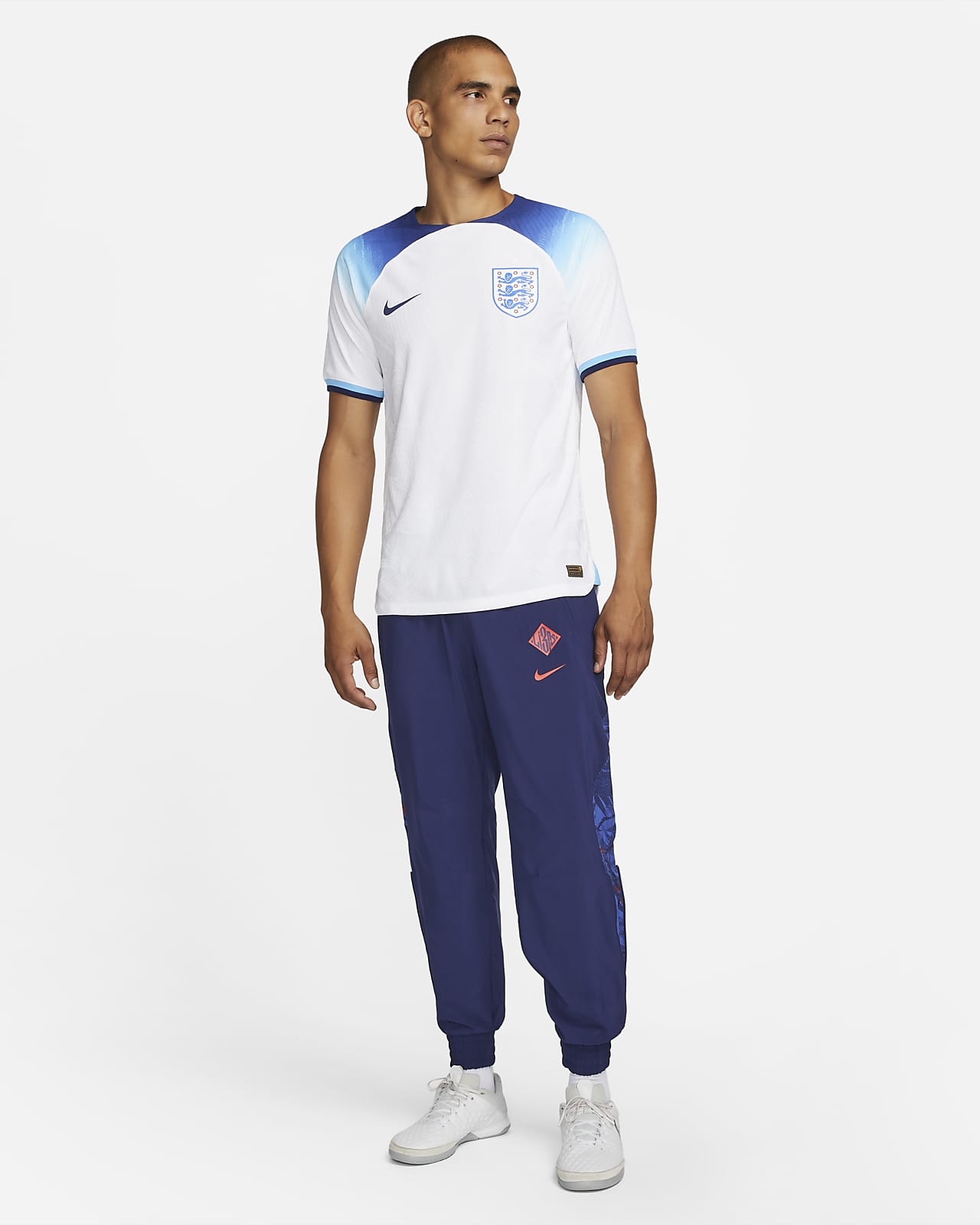 England Men's Nike DriFIT Woven Football Tracksuit Bottoms. Nike NL