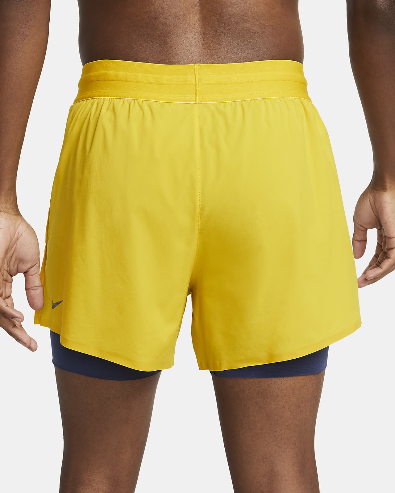Nike Yoga HotYogaShorts für Herren. Nike BE