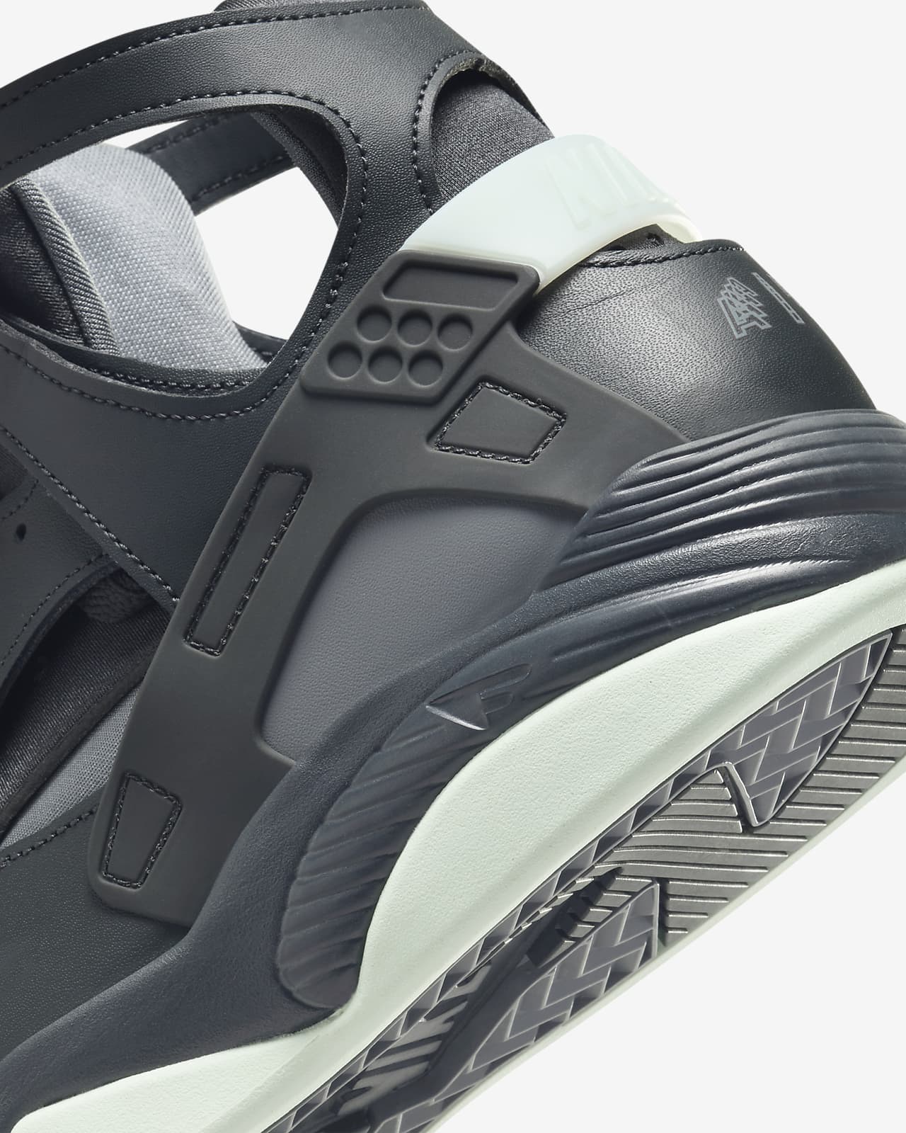 Nike Air Flight Huarache 男鞋。Nike TW