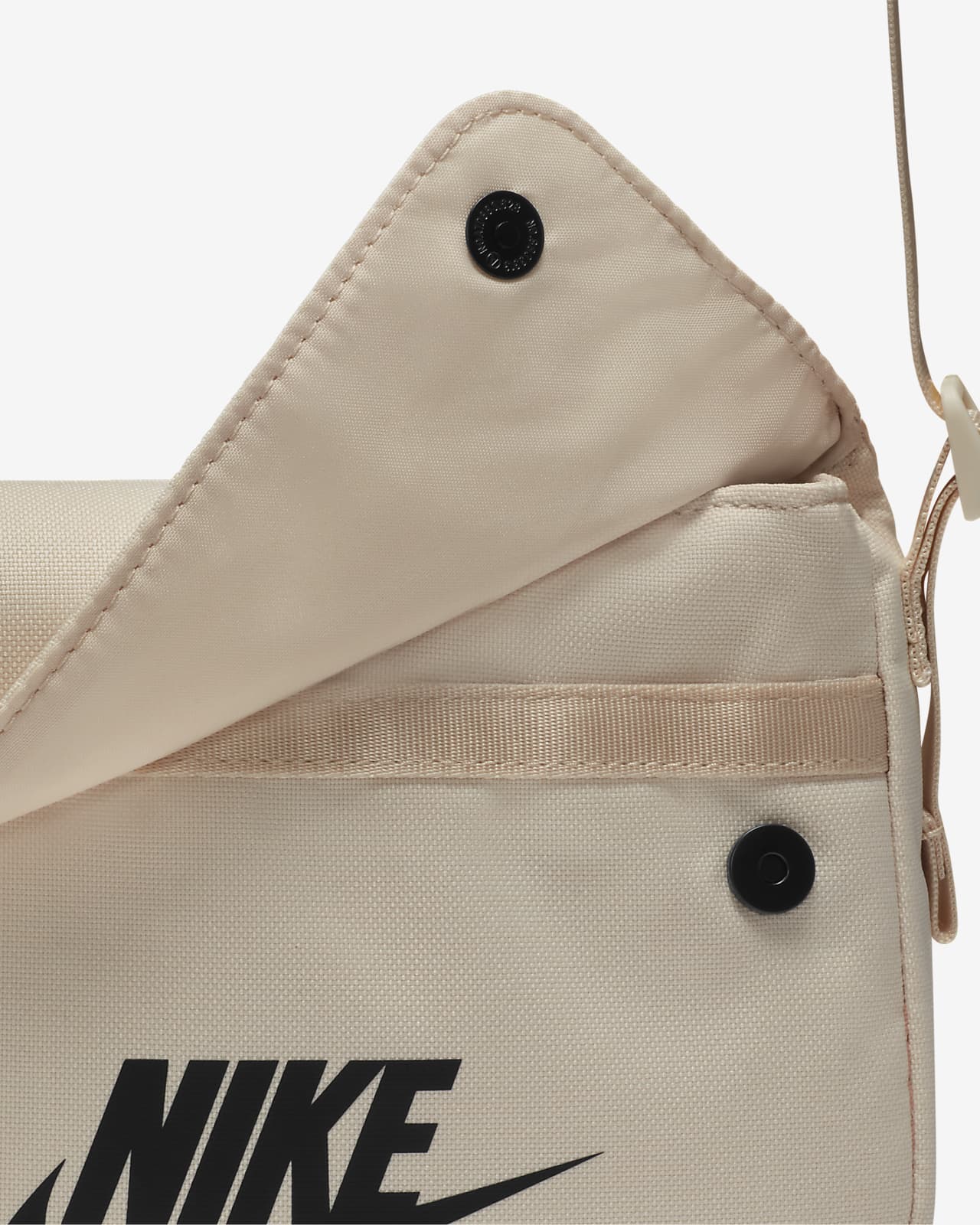 Nike Sportswear Women's Futura 365 Cross-Body Bag (3L). Nike SK