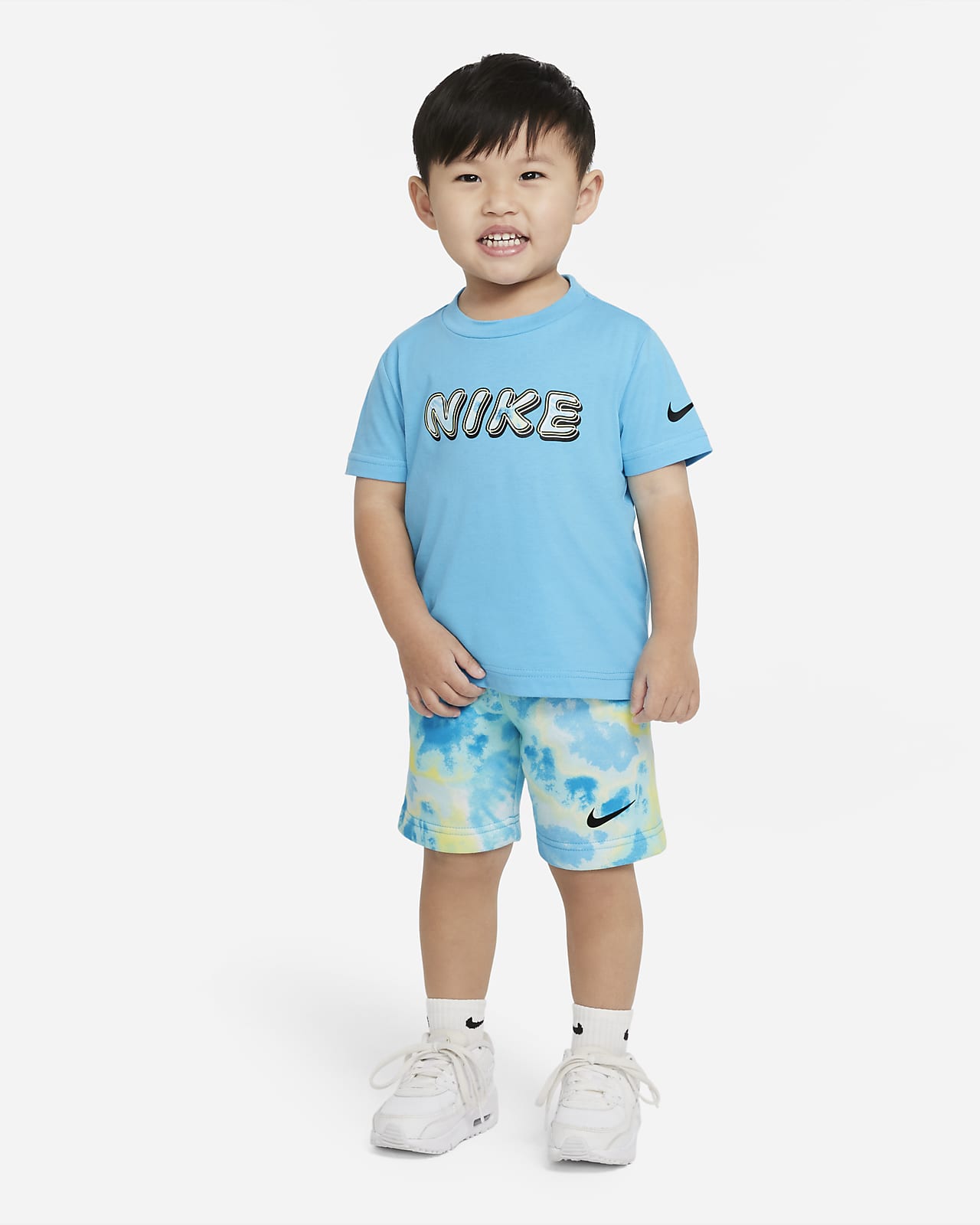Conjunto de playera y shorts para bebé Nike Sportswear