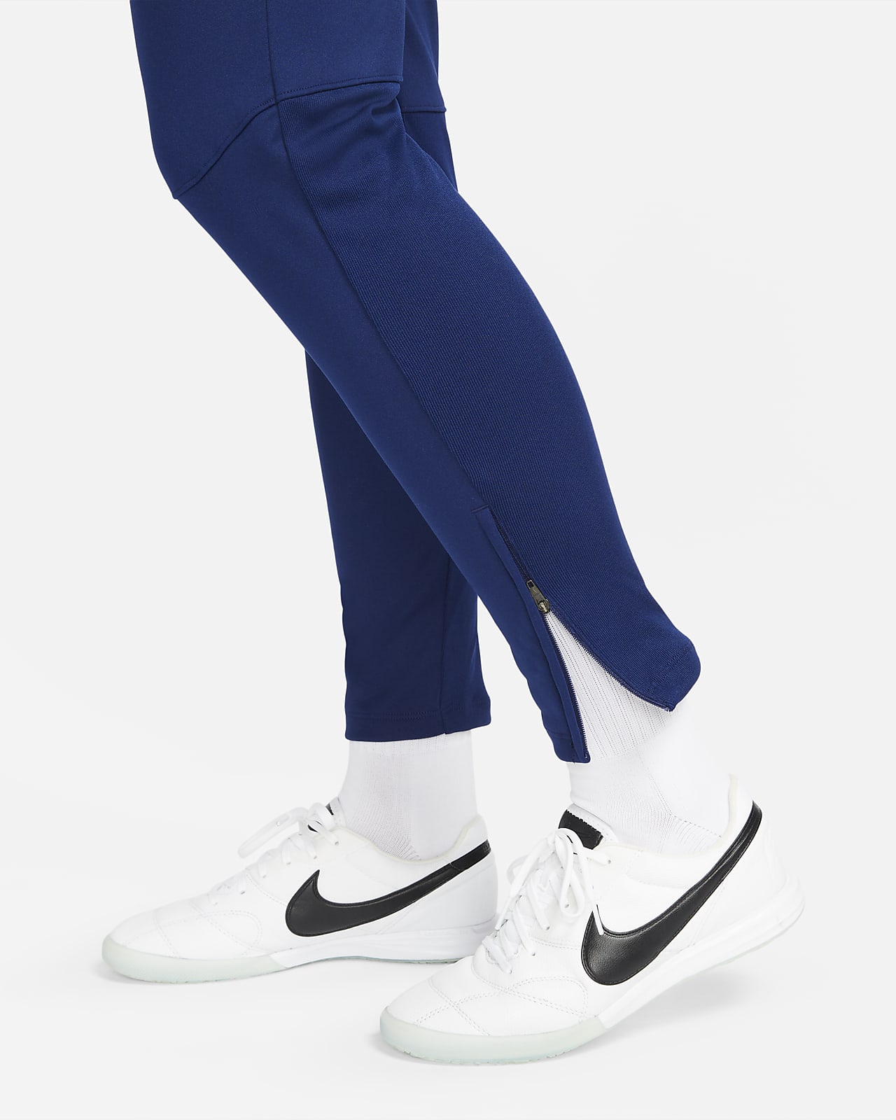 Nike Therma-FIT Academy Winter Warrior Knit voetbalbroek voor dames. Nike BE
