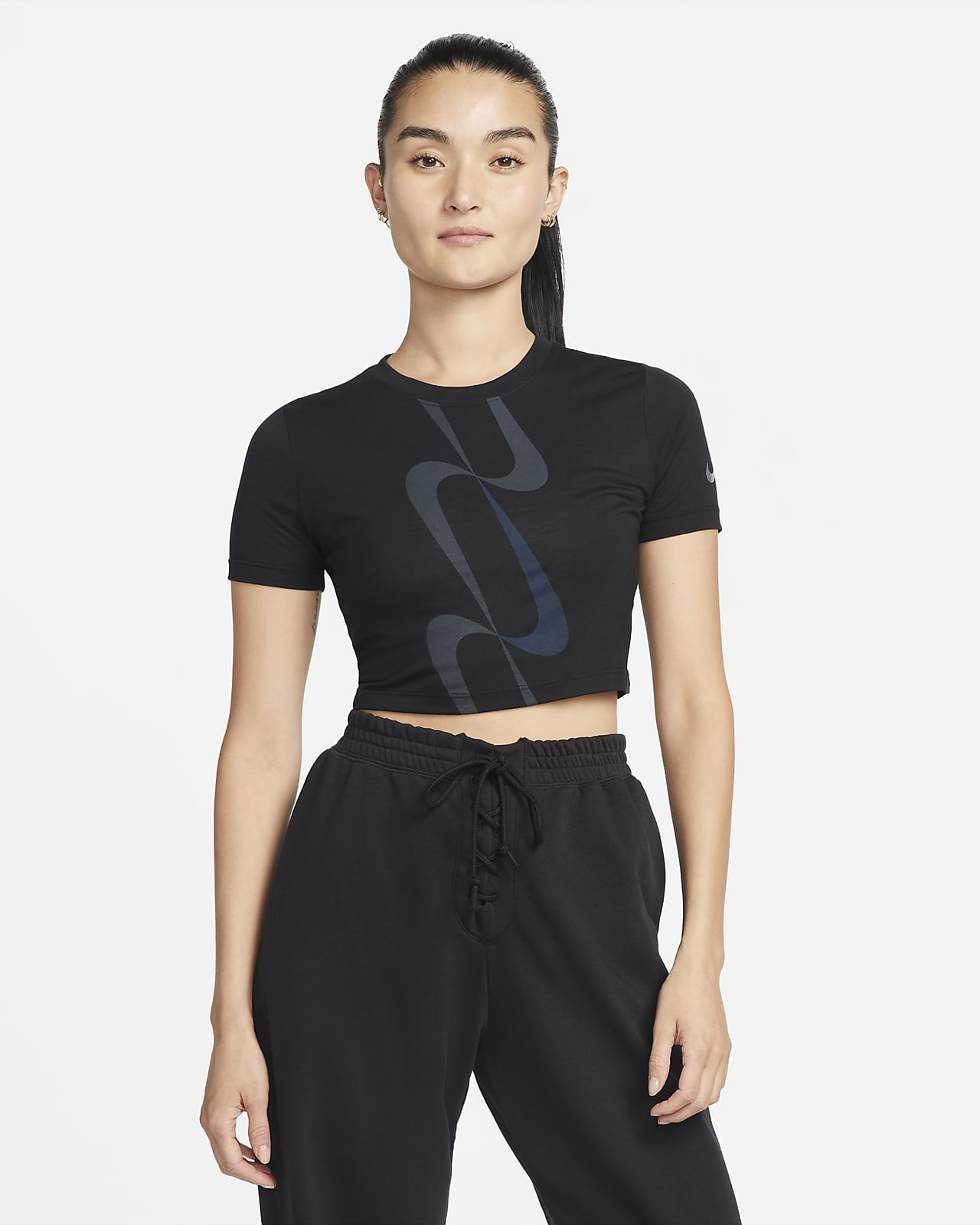 Nike Sportswear 女款合身短版 T 恤