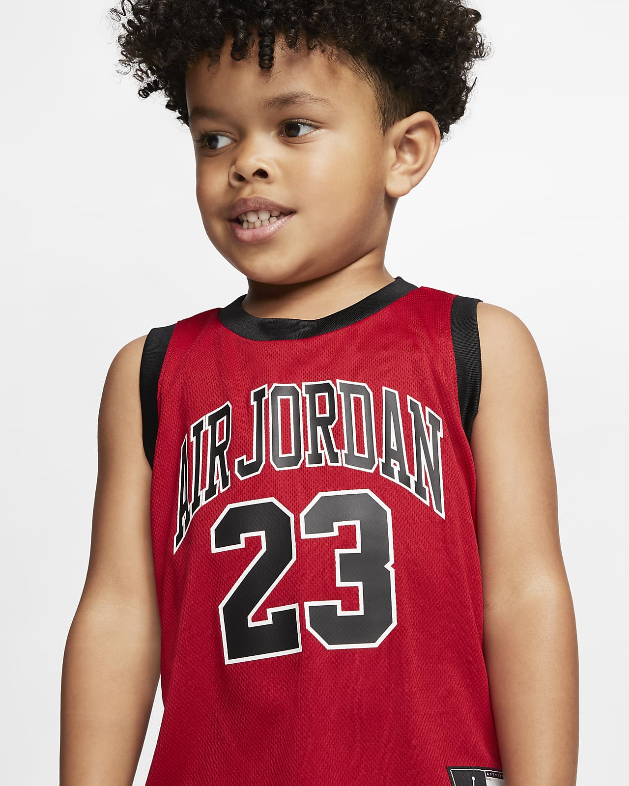 Conjunto de camiseta y shorts de básquetbol para niños talla pequeña Jordan.  Nike.com