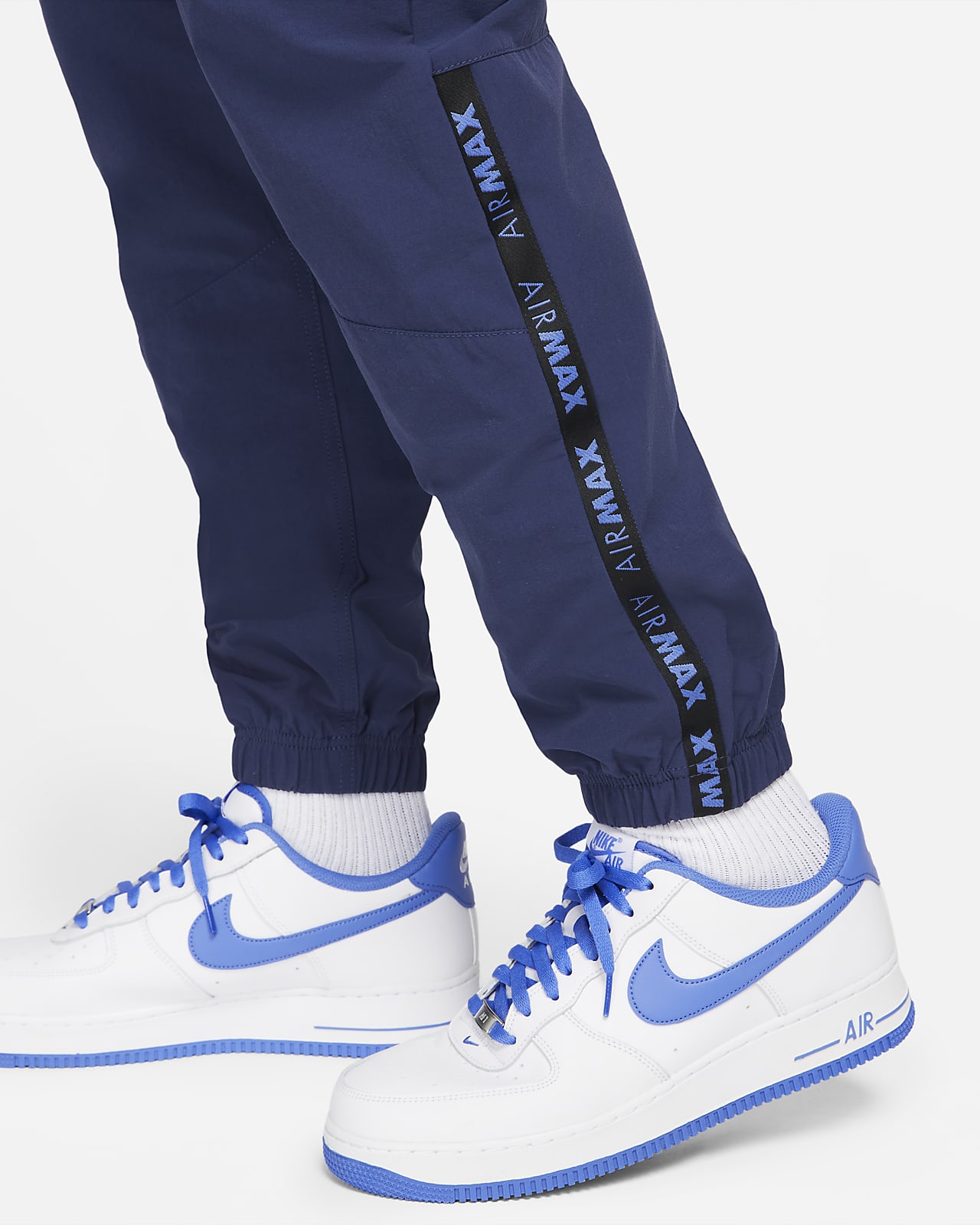 Woven Cargo Trousers. Nike 