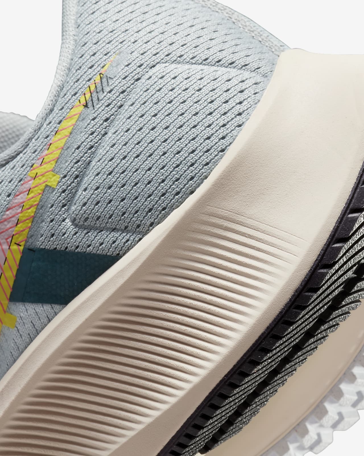 Nike Air Zoom Pegasus 38 Premium Hardloopschoenen voor dames (straat). Nike  BE