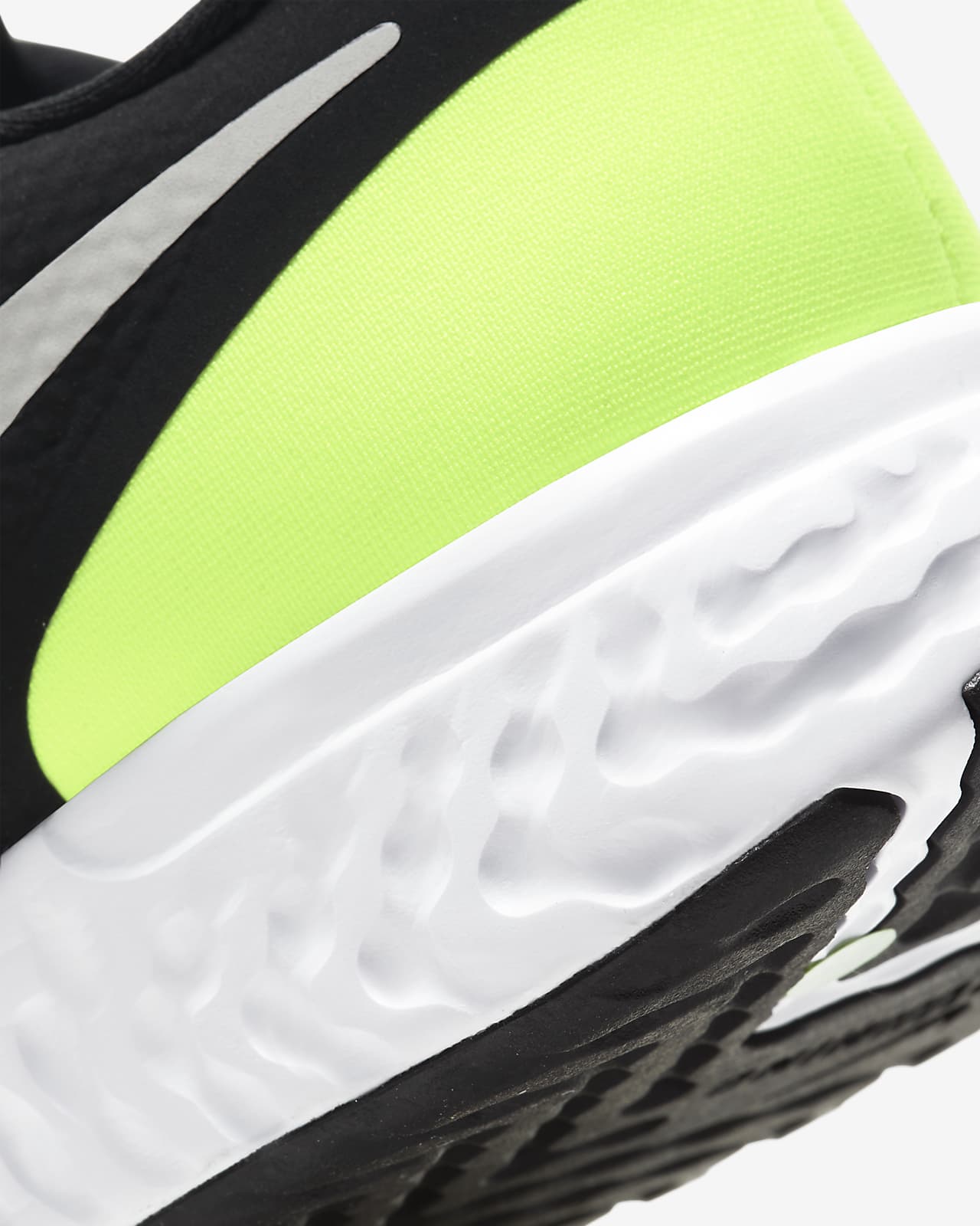 nike revolution 5 triple black