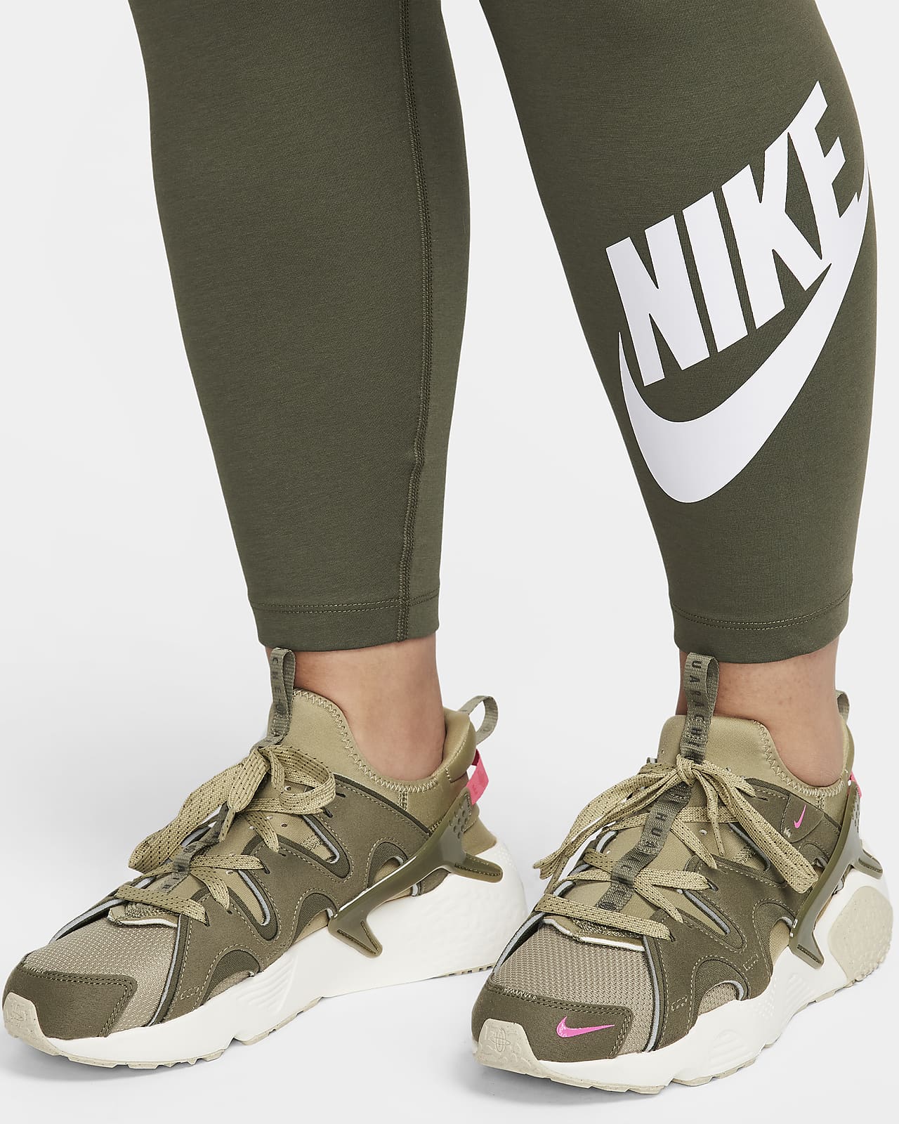 Leggings con gráfico de tiro alto para mujer (talla grande) Nike Sportswear  Classics