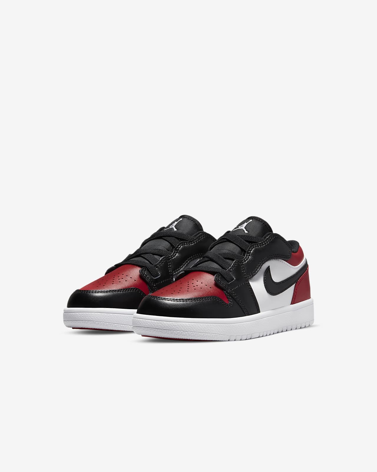 Jordan 1 Mid Low cipő kisebb gyerekeknek. Nike HU