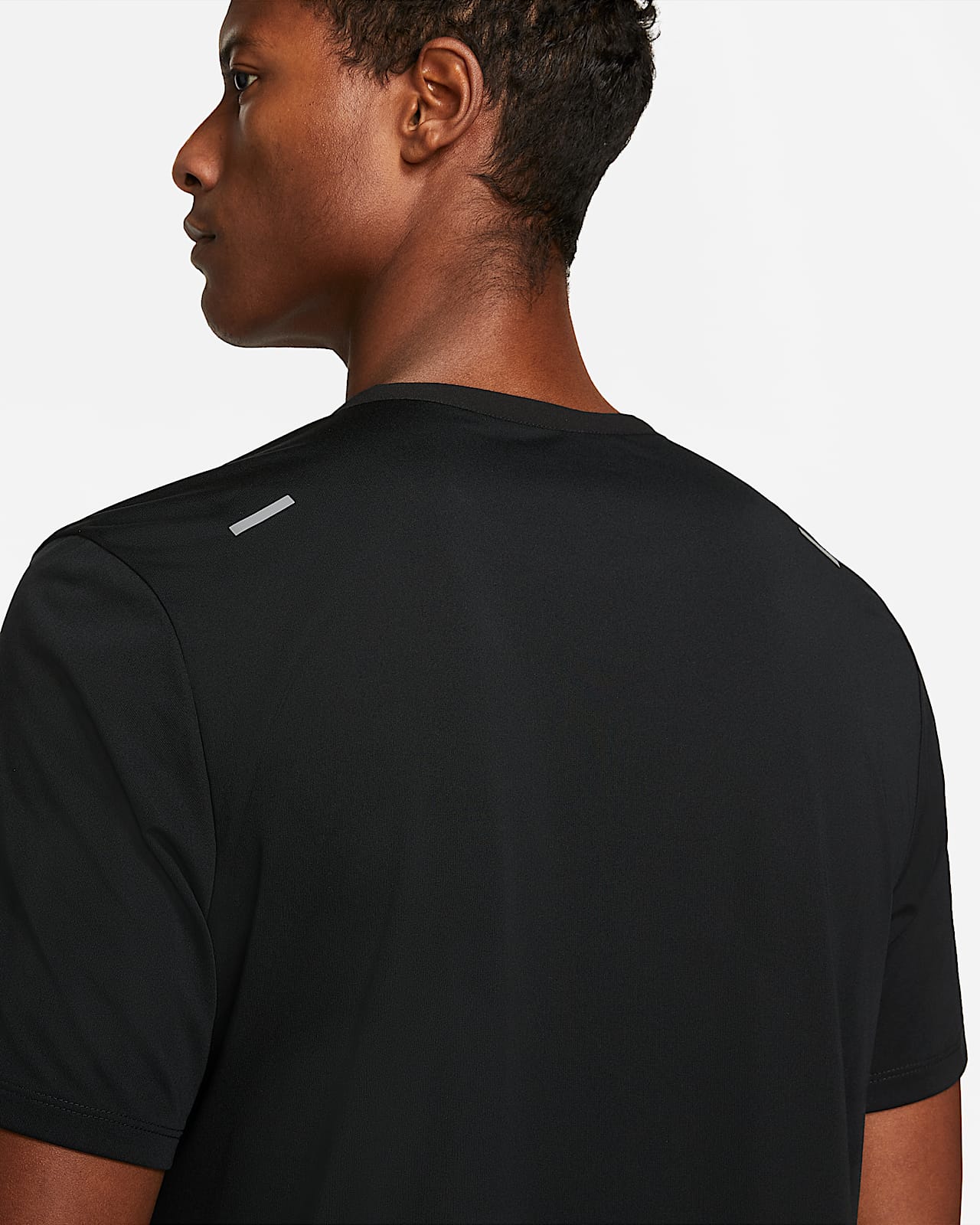 Nike Dri-FIT Rise 365 Men's Short-Sleeve Running Top. Nike GB
