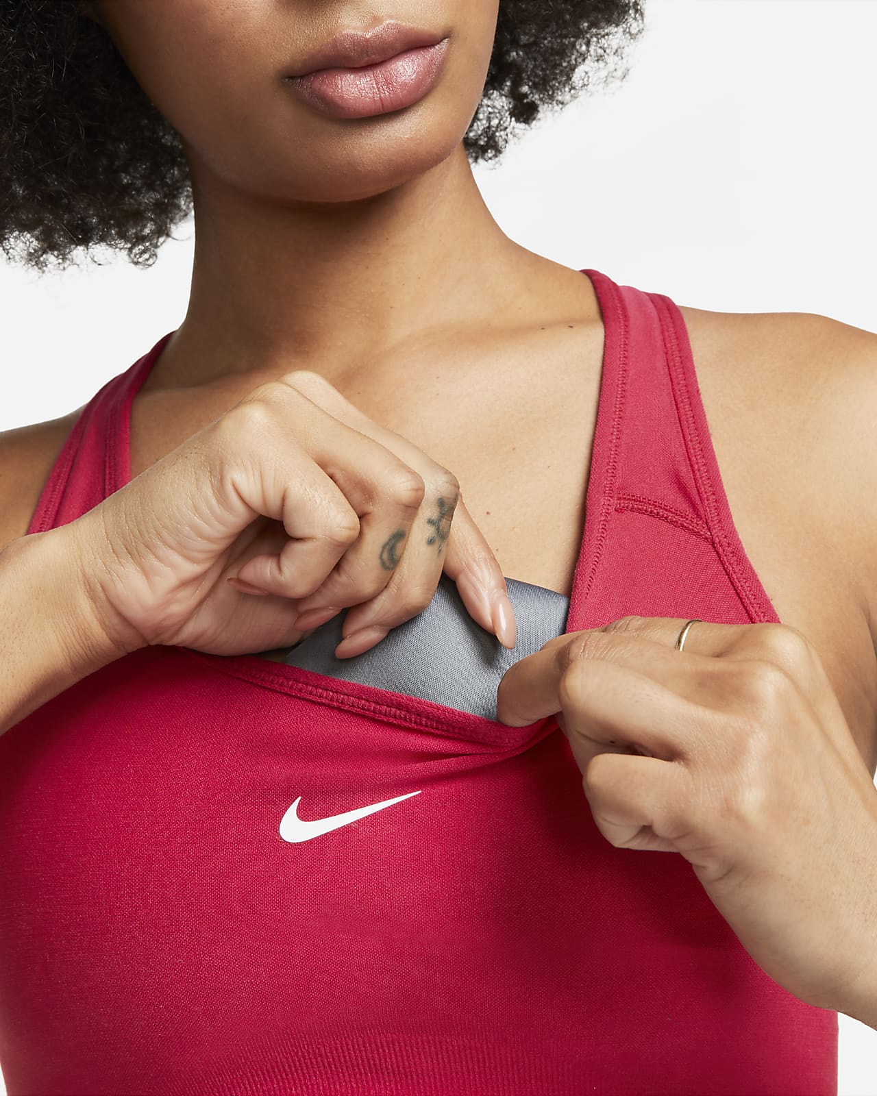 Nike Swoosh Seamless Women's MediumSupport 1Piece Pad Sports Bra. Nike AT