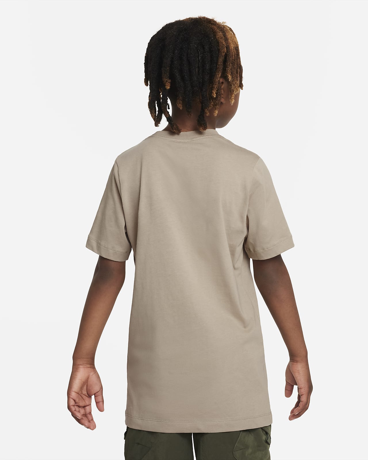 Nike Sportswear Standard Issue Older Kids' (Boys') T-shirt. Nike LU