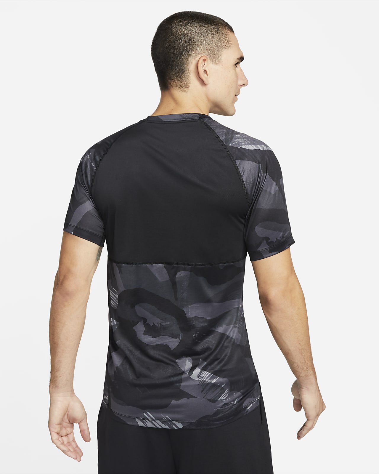 Nike Dri-FIT Camiseta de manga corta entallada de camuflaje - Hombre. Nike