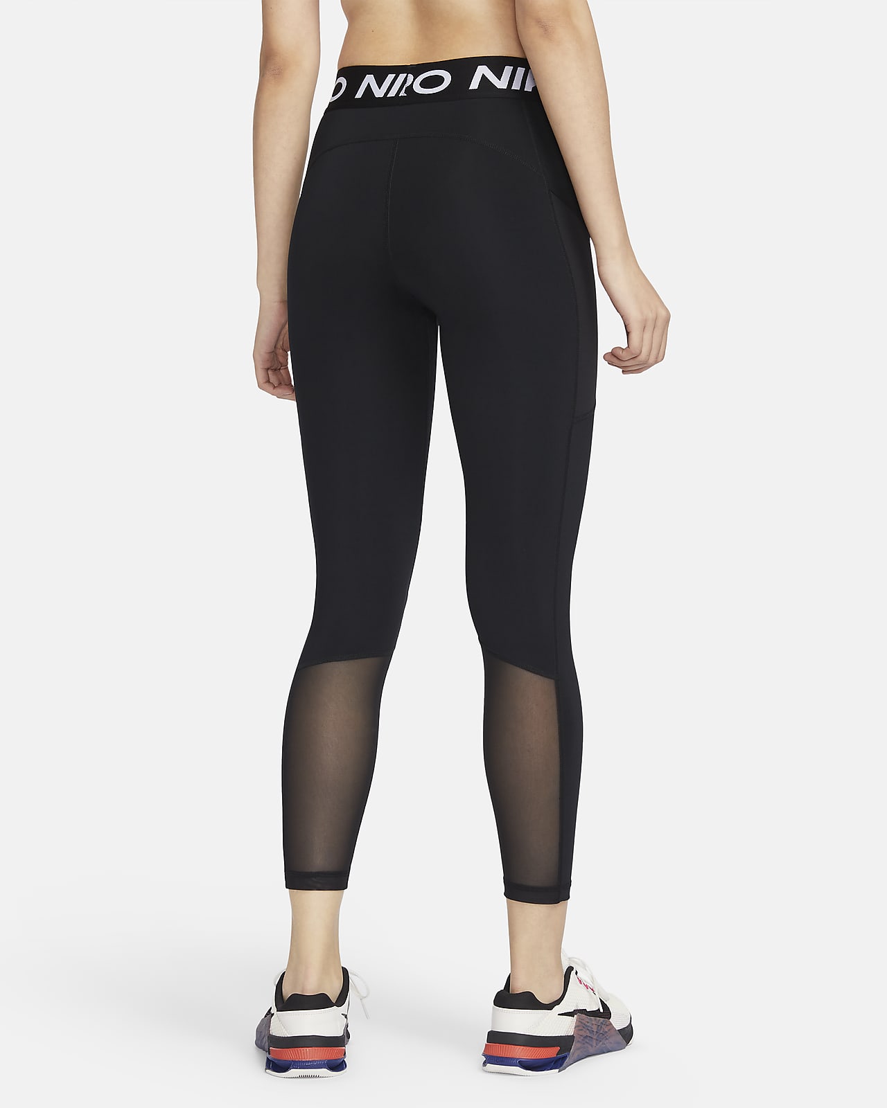 Nike Pro Women's High-Waisted Leggings with Pockets - Black