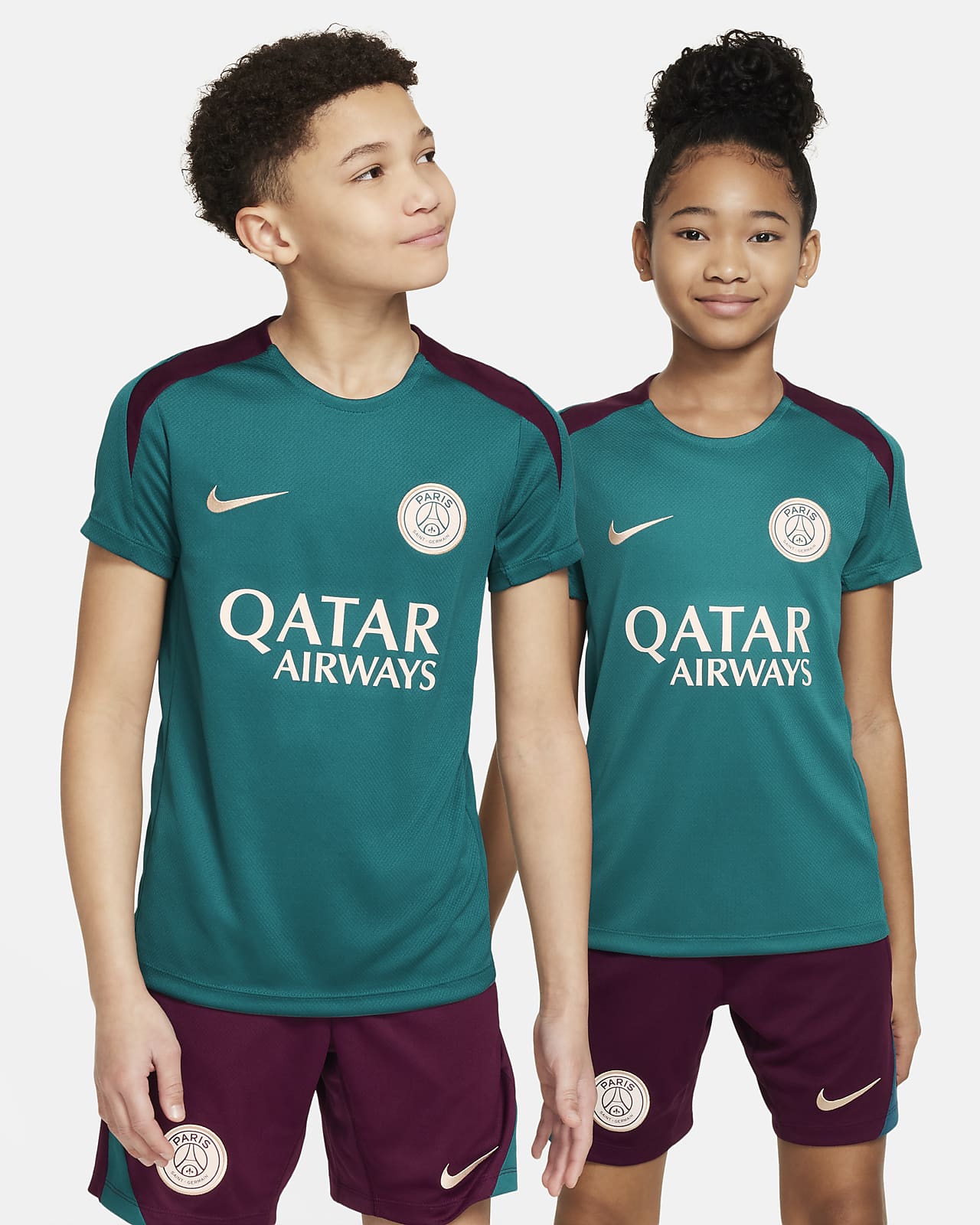 Pleteninové fotbalové tričko Nike Dri-FIT Paris Saint-Germain Strike s krátkým rukávem pro větší děti