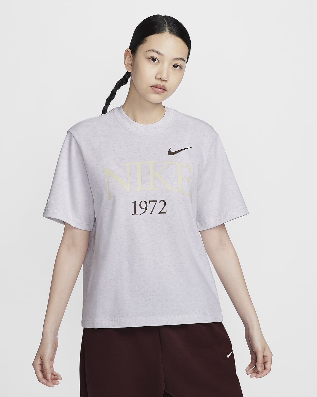Nike Sportswear Classic 女款 T 恤