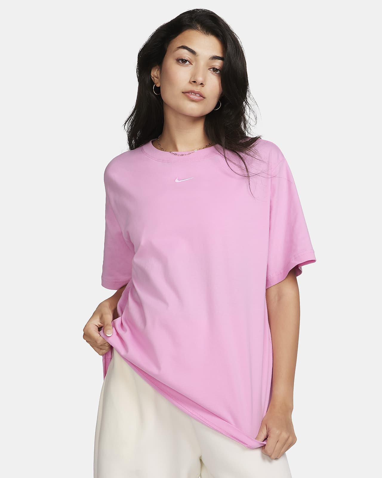 https://static.nike.com/a/images/t_PDP_1280_v1/f_auto,q_auto:eco/9335543e-4bb8-4745-9c02-55a68b6cf441/sportswear-essential-womens-t-shirt-GFbGbt.png