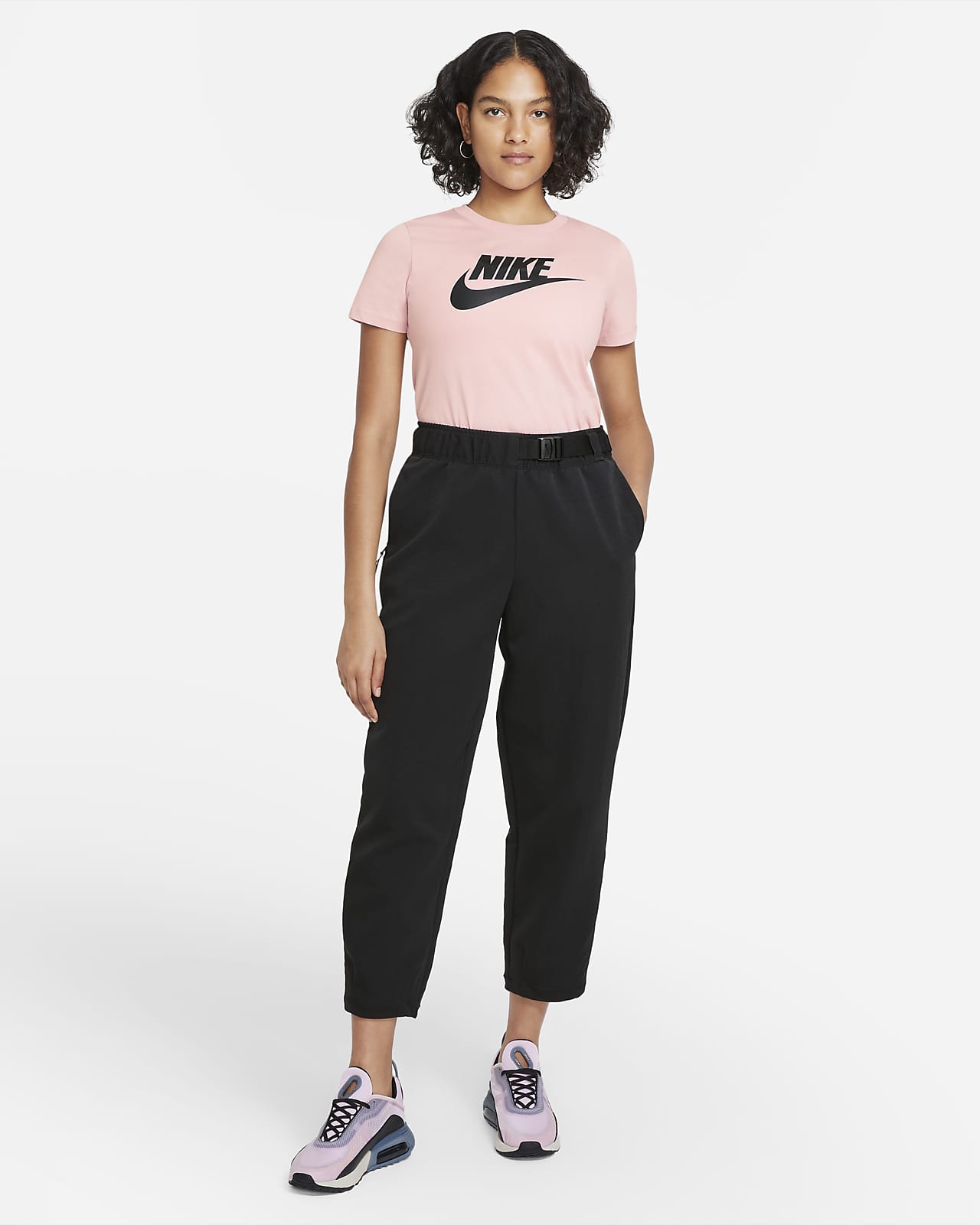 Nike Sportswear Essential T-Shirt. Nike AU