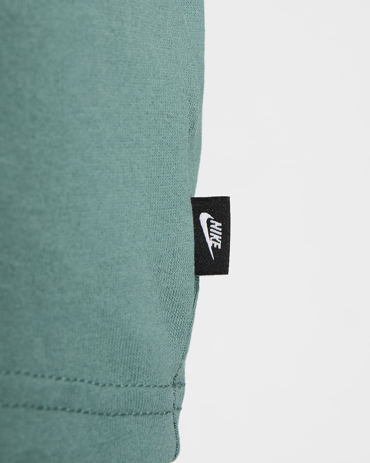 Nike Men's Sportswear Premium Essentials Long-Sleeve T-Shirt Green