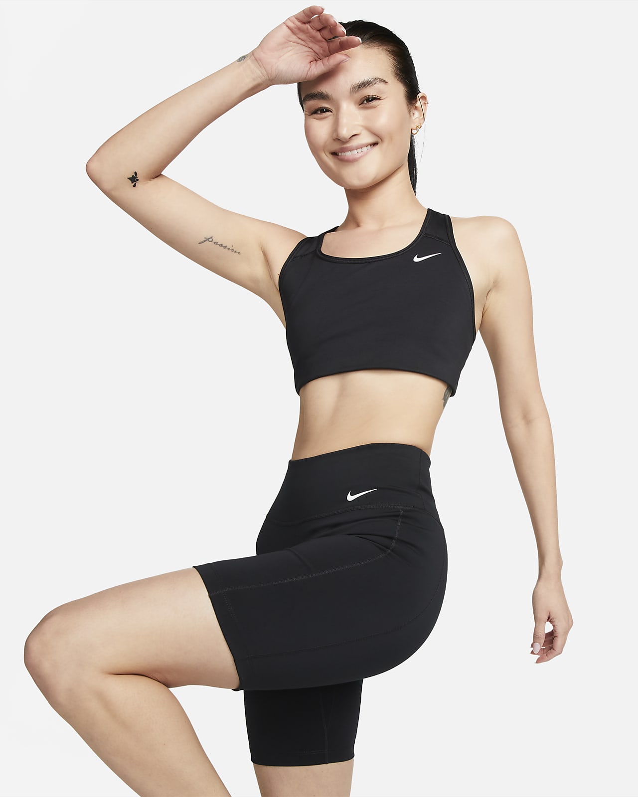 Women's XS The Nike One Dry Dri-Fit Tight Fit Mid Rise 7 Shorts Sports Bra  Set